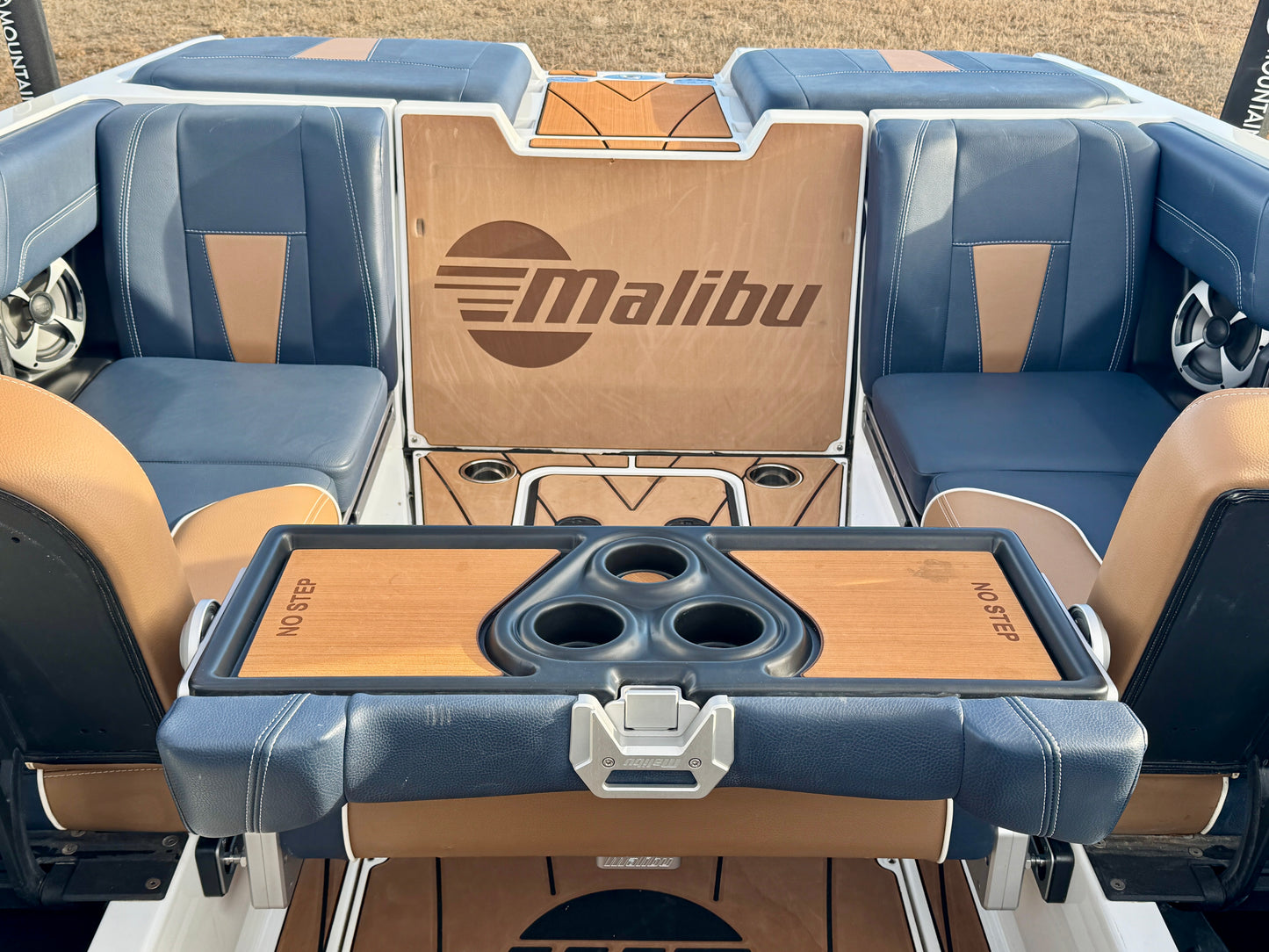 2021 Malibu 23 LSV - M6DI - Clean