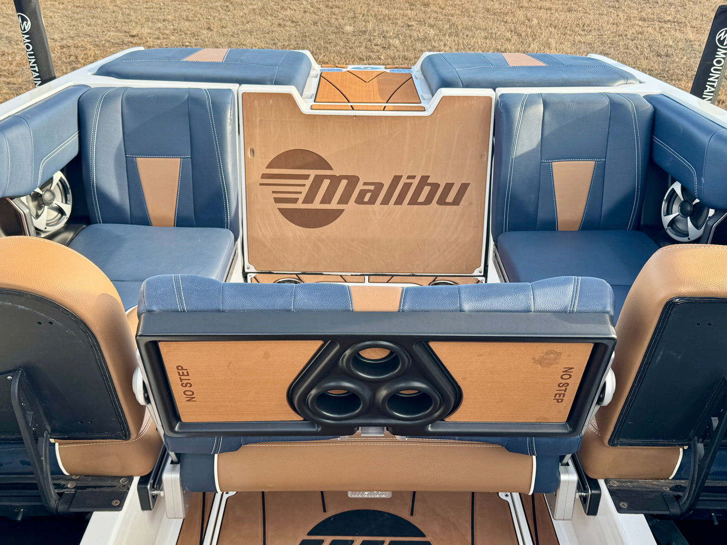 2021 Malibu 23 LSV - M6DI - Clean