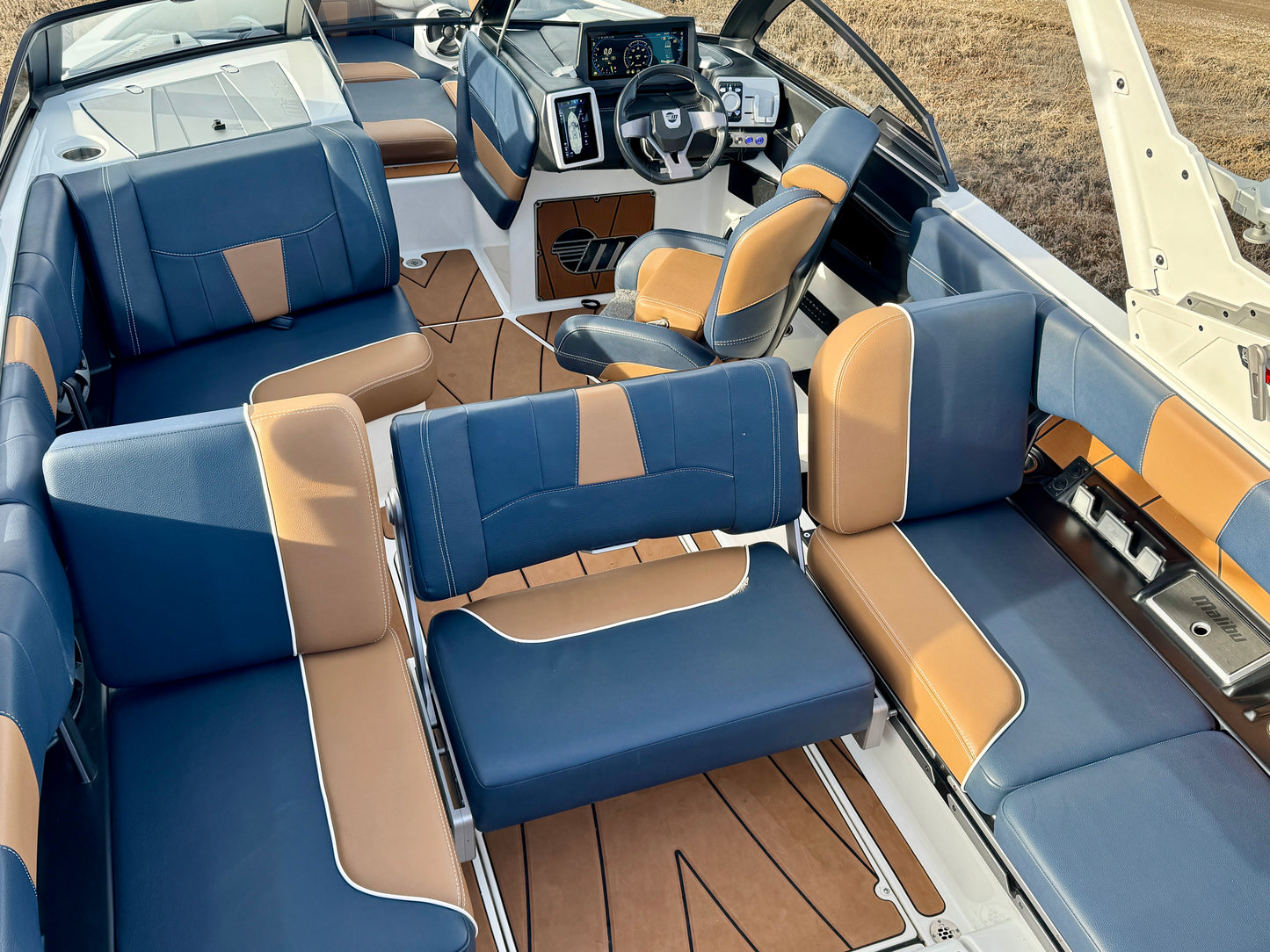 2021 Malibu 23 LSV - M6DI - Clean