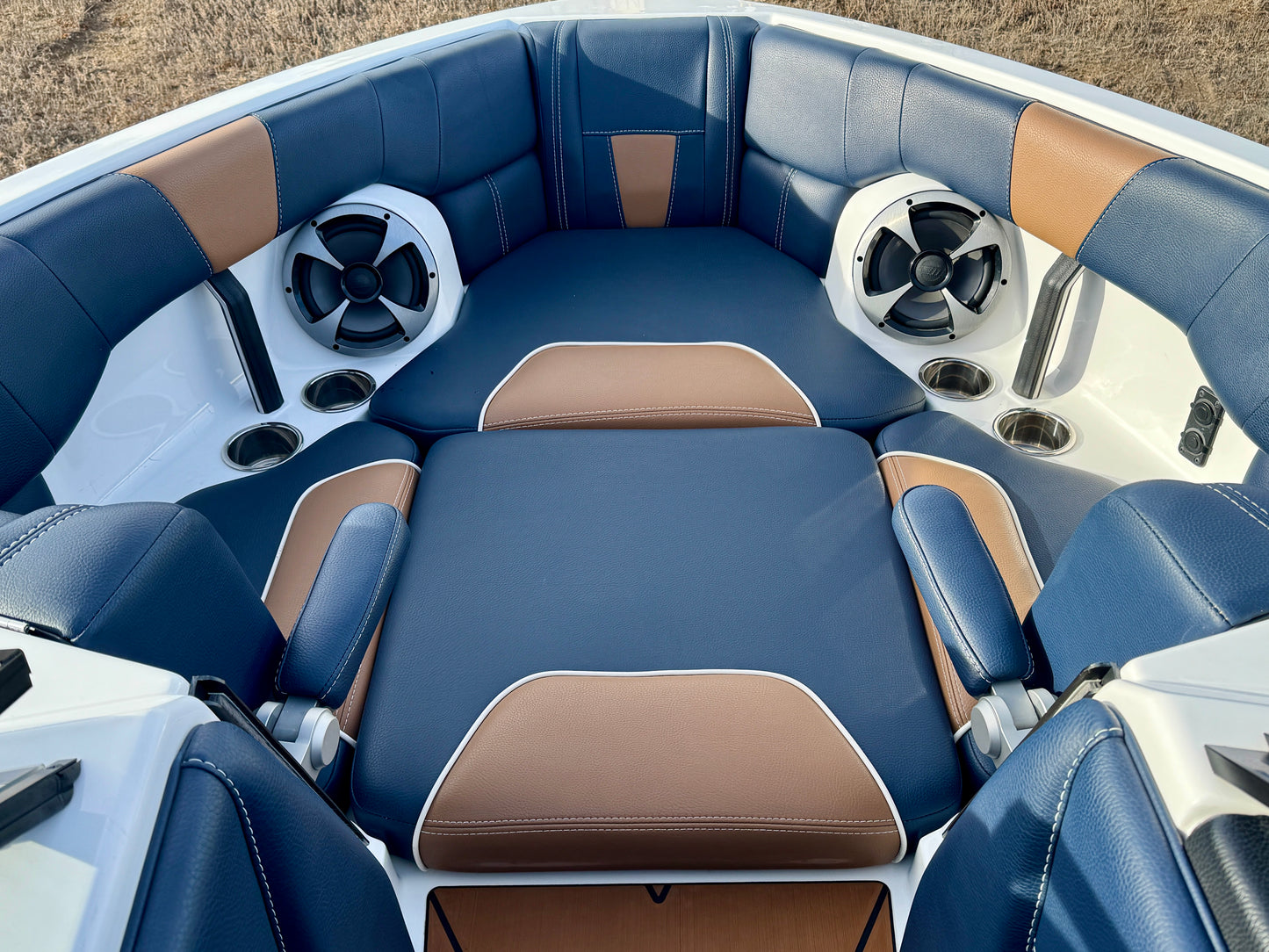 2021 Malibu 23 LSV - M6DI - Clean