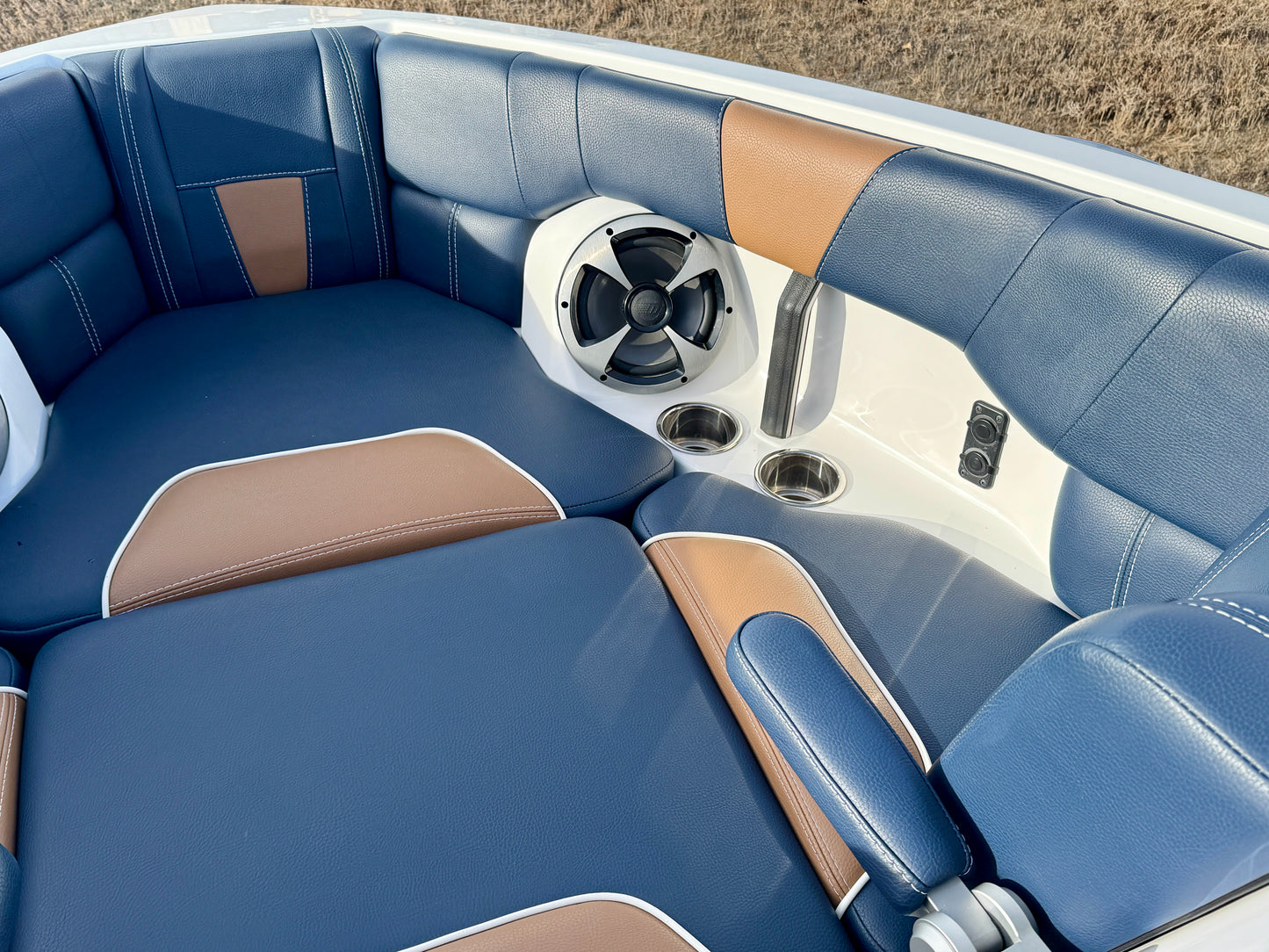 2021 Malibu 23 LSV - M6DI - Clean