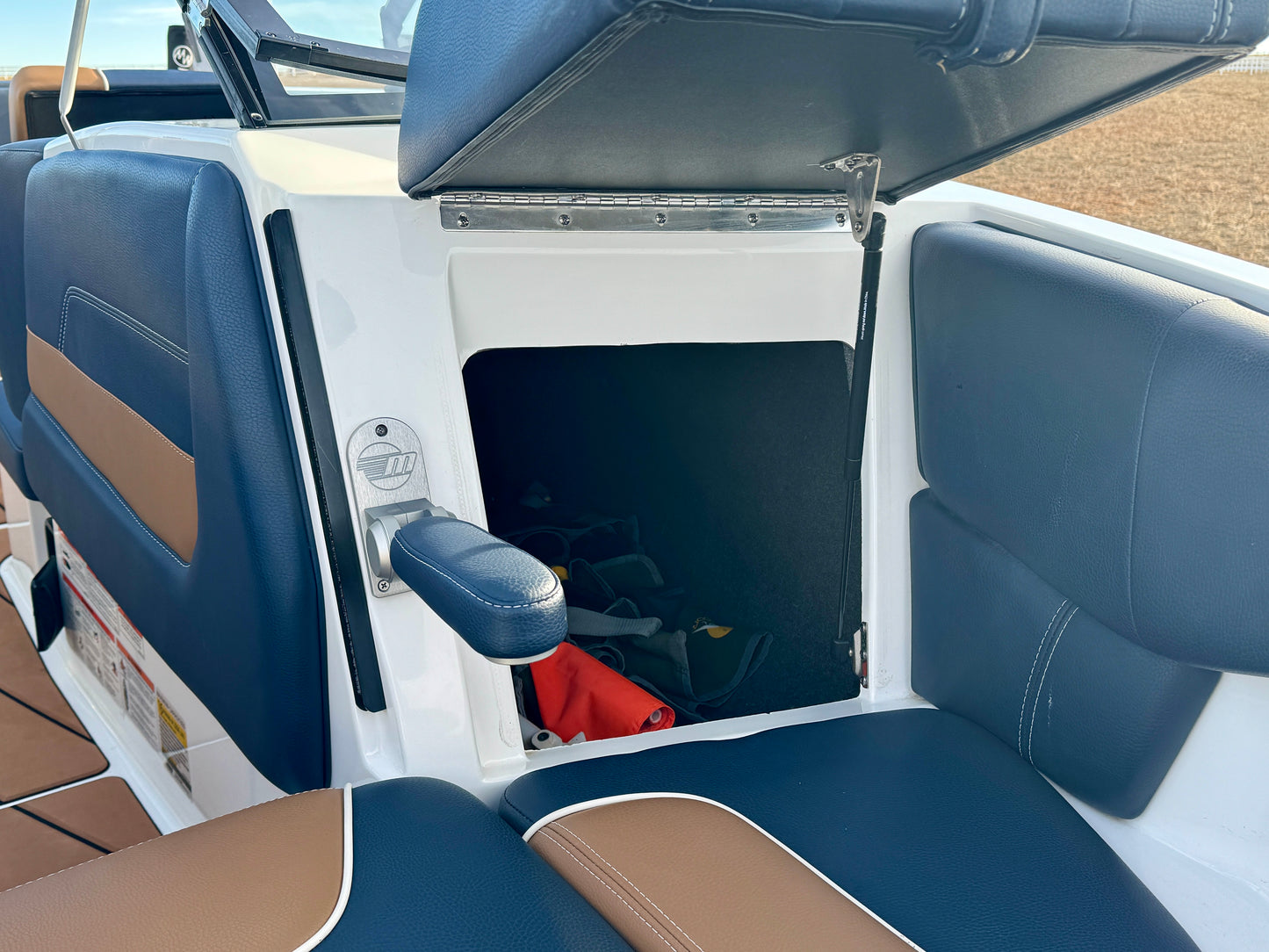 2021 Malibu 23 LSV - M6DI - Clean