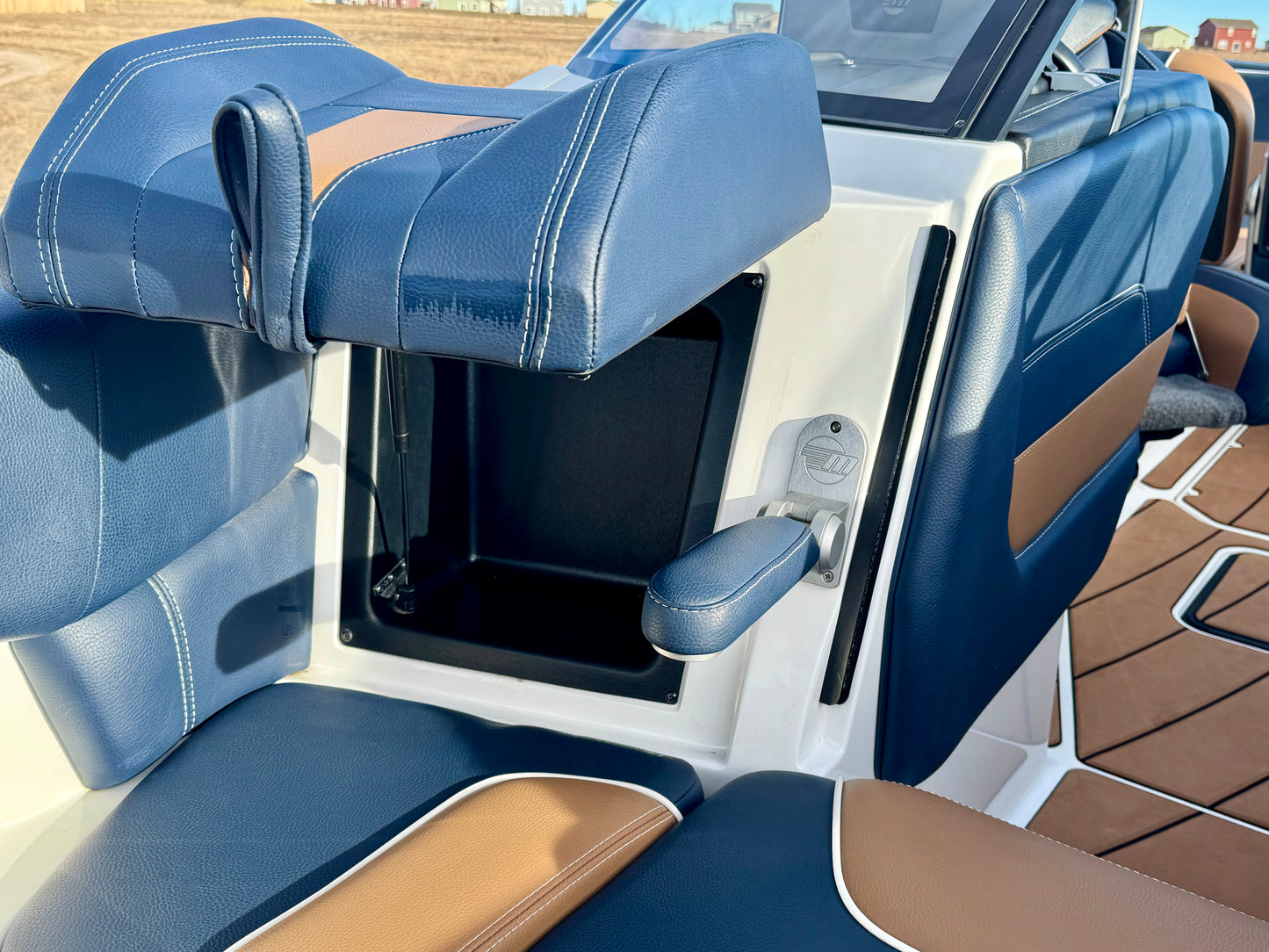 2021 Malibu 23 LSV - M6DI - Clean