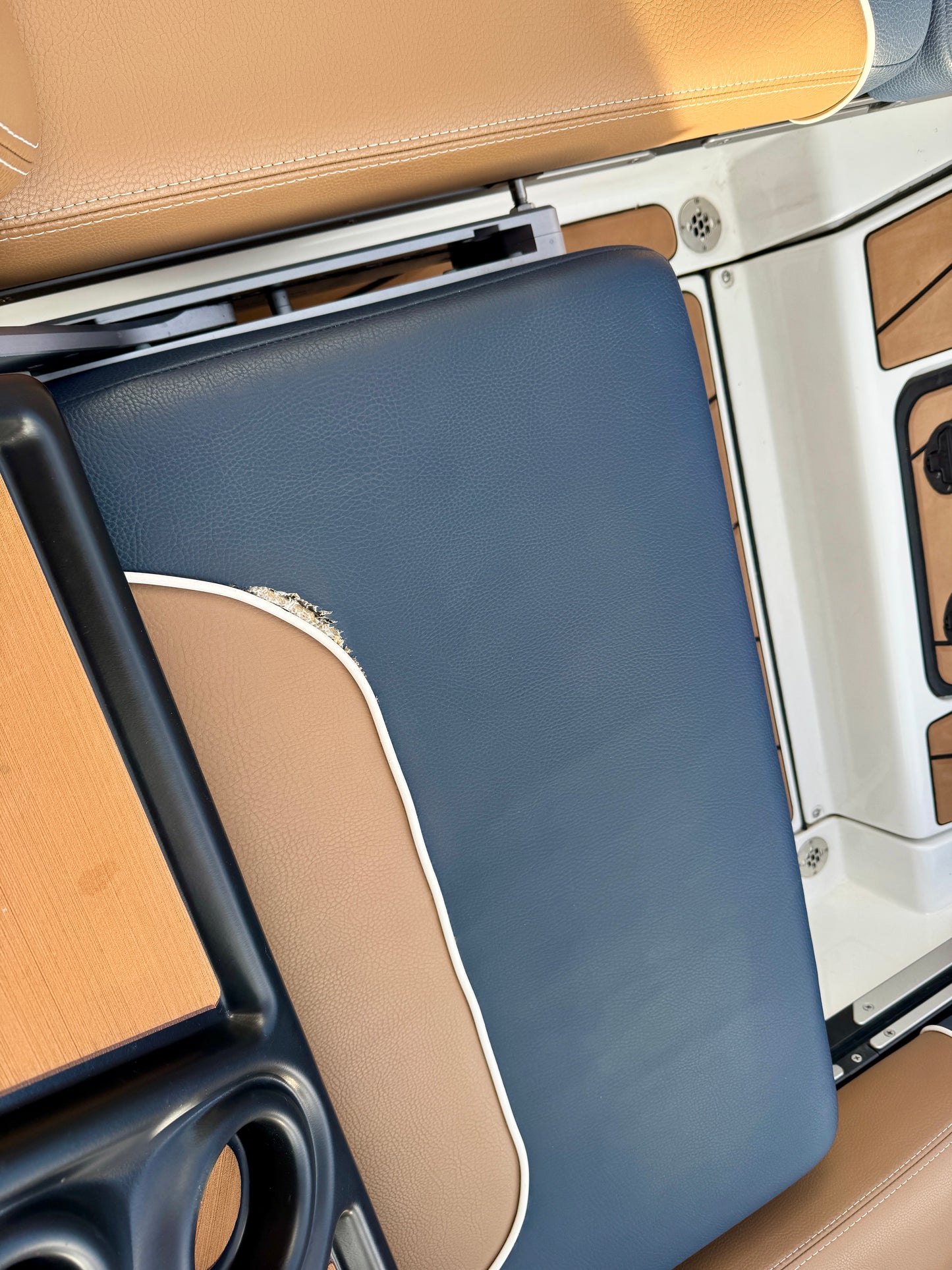 2021 Malibu 23 LSV - M6DI - Clean