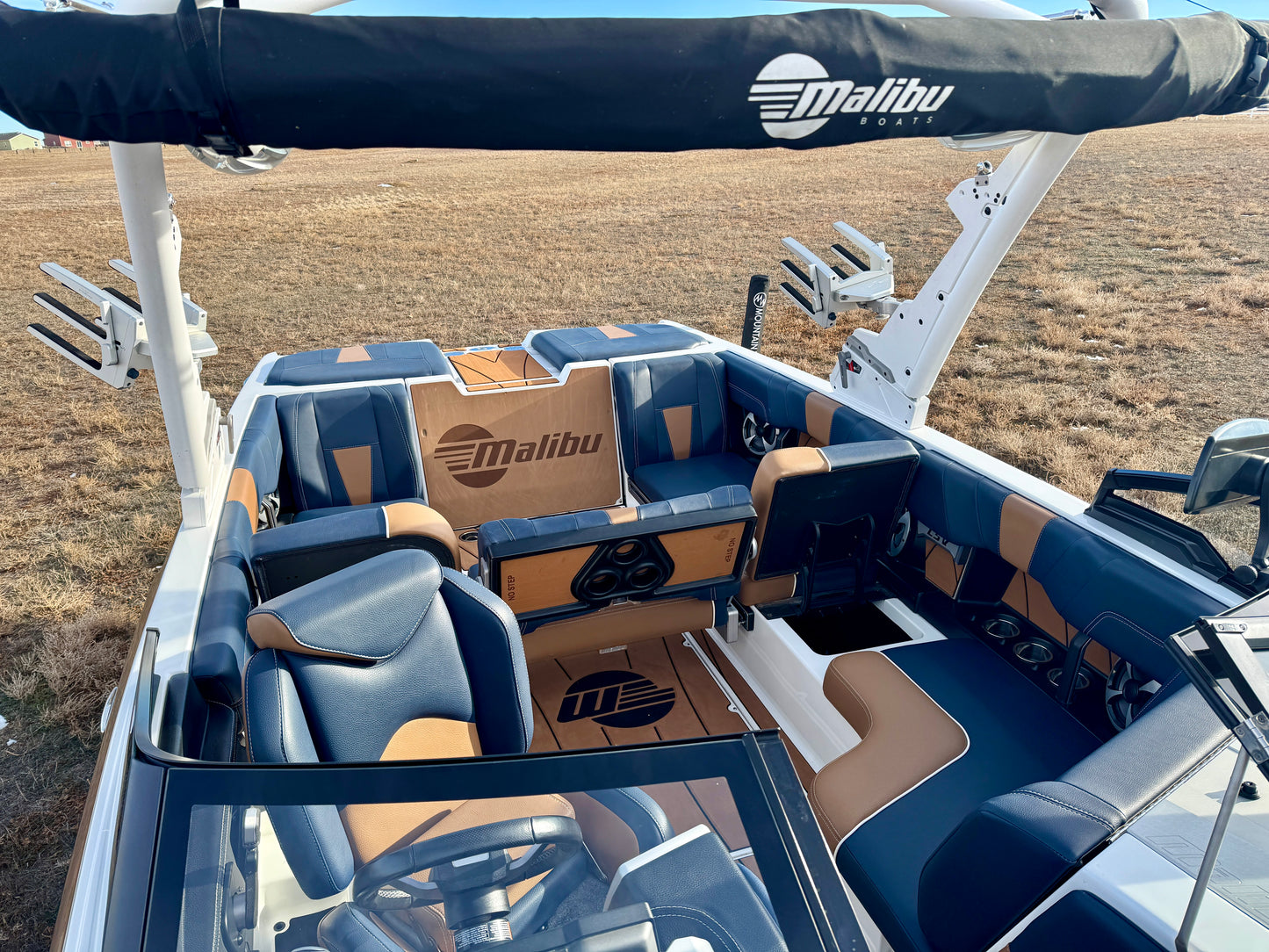 2021 Malibu 23 LSV - M6DI - Clean