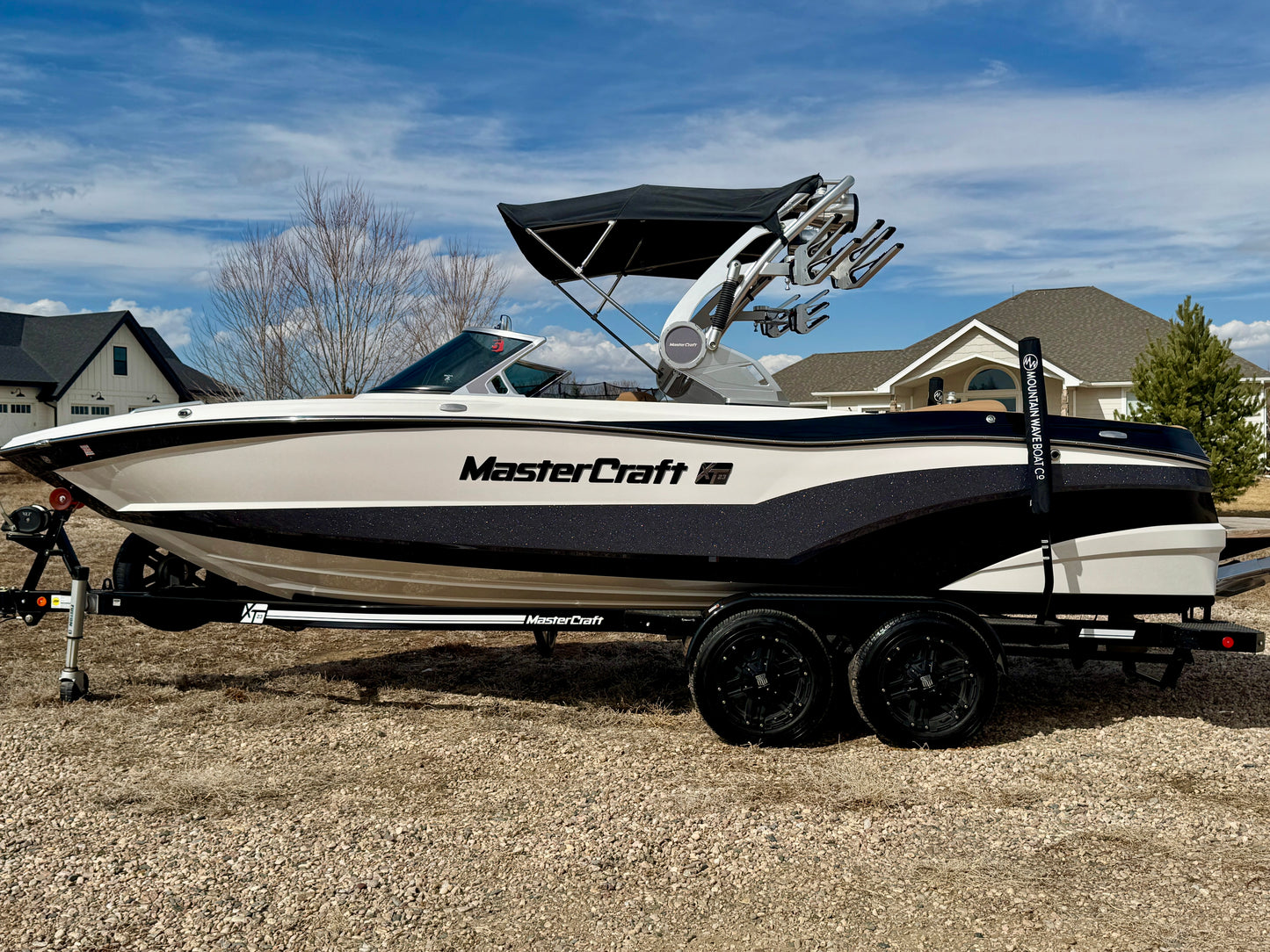 2021 MasterCraft XT23 - 60HRS- 6.0 MPI - Almost NEW