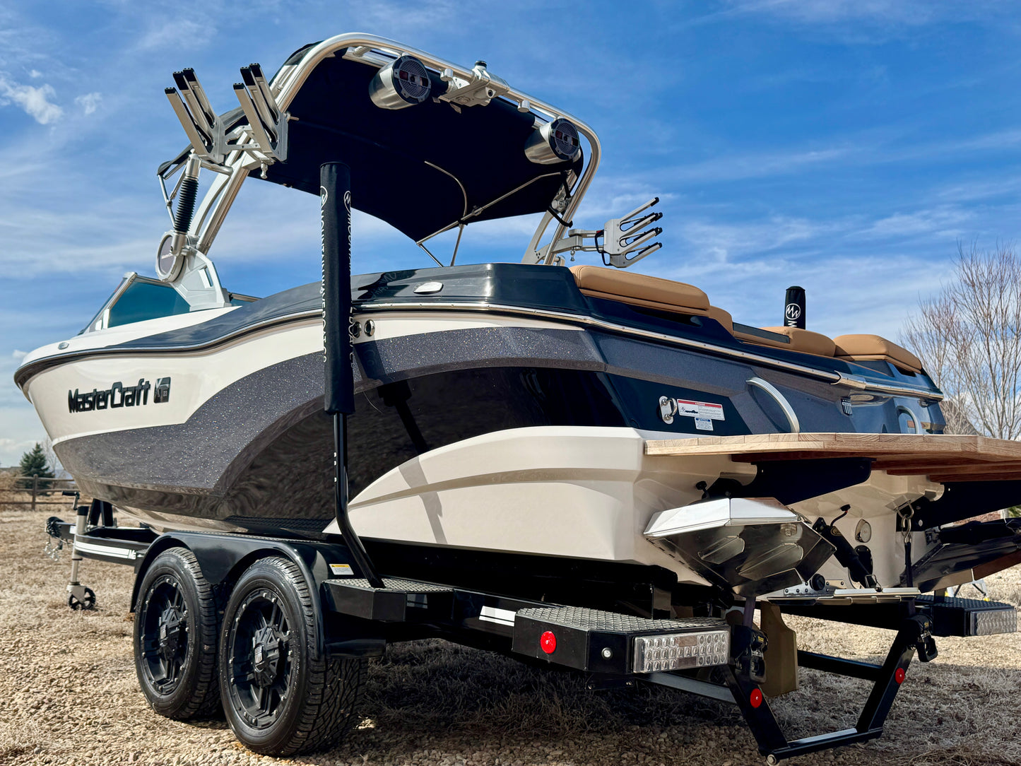 2021 MasterCraft XT23 - 60HRS- 6.0 MPI - Almost NEW