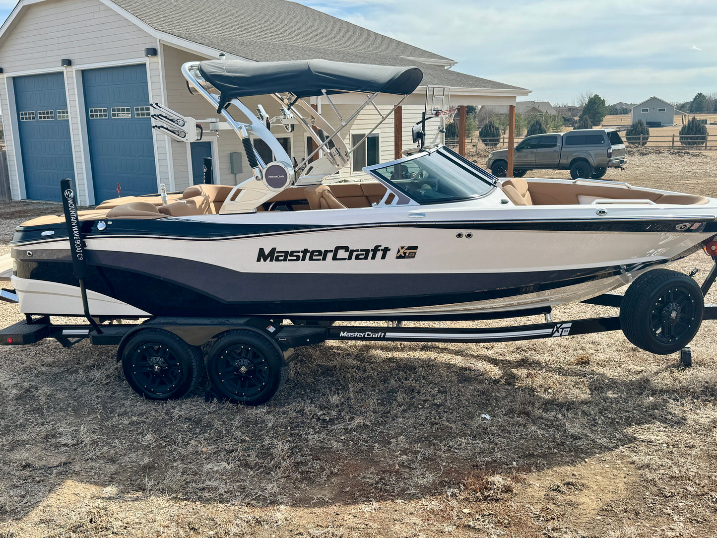 2021 MasterCraft XT23 - 60HRS- 6.0 MPI - Almost NEW