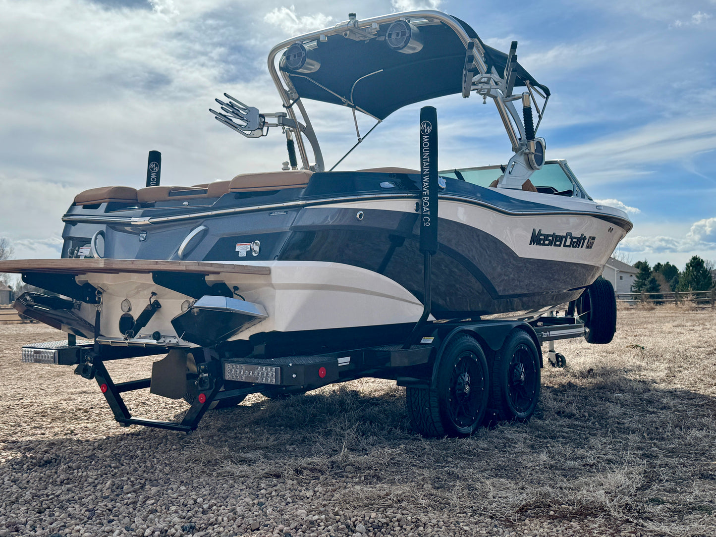 2021 MasterCraft XT23 - 60HRS- 6.0 MPI - Almost NEW
