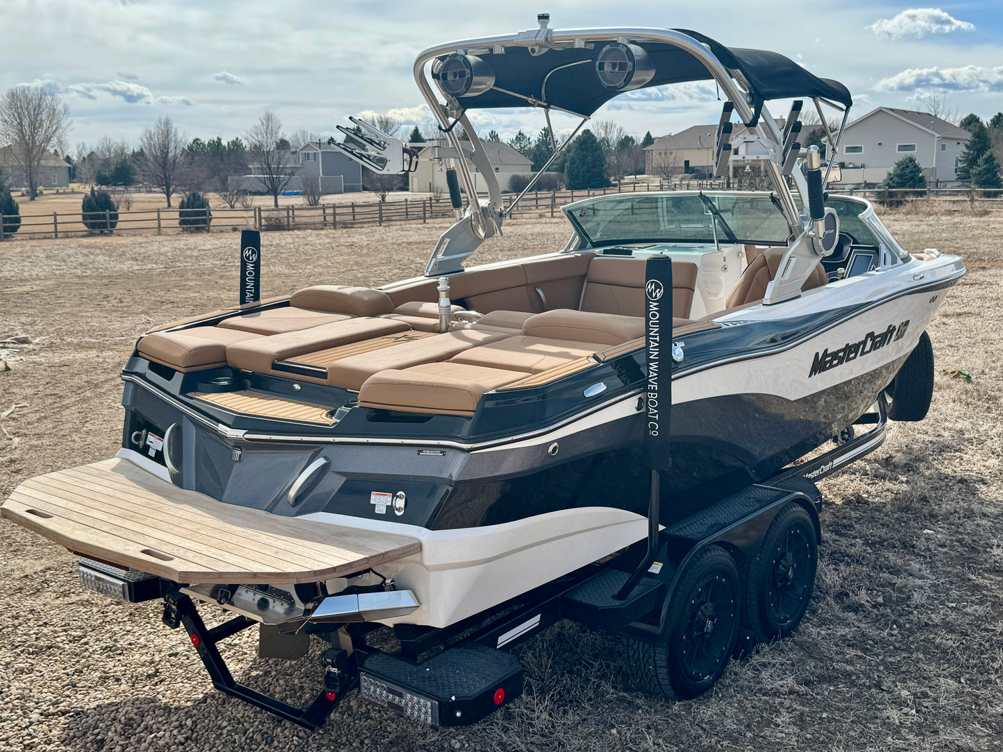 2021 MasterCraft XT23 - 60HRS- 6.0 MPI - Almost NEW