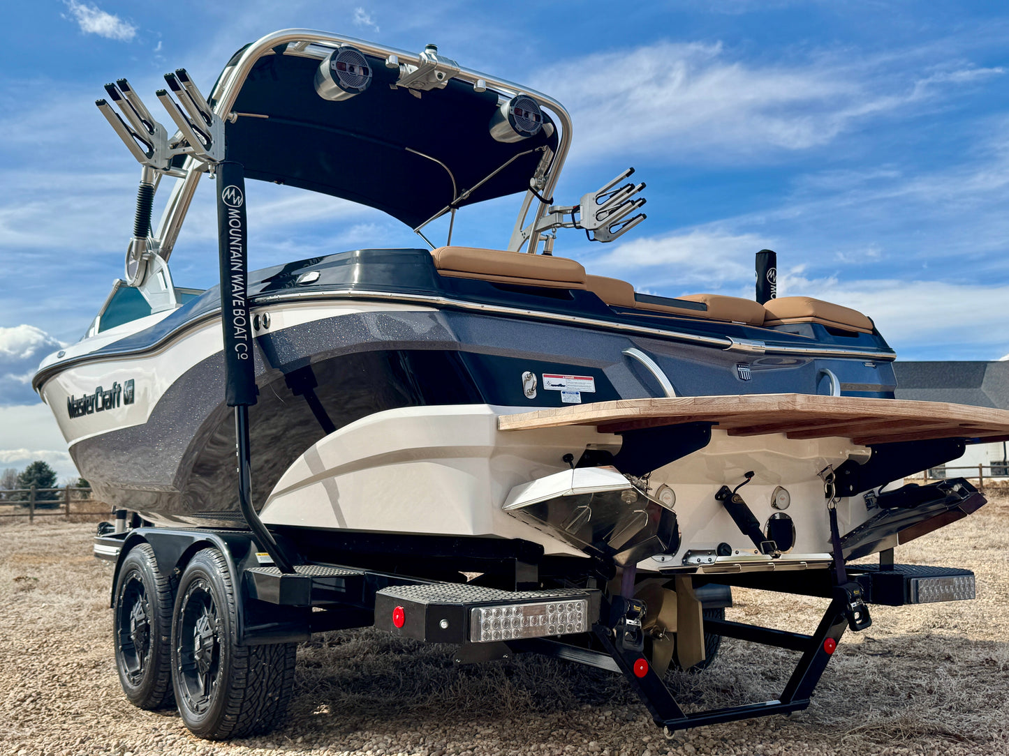 2021 MasterCraft XT23 - 60HRS- 6.0 MPI - Almost NEW