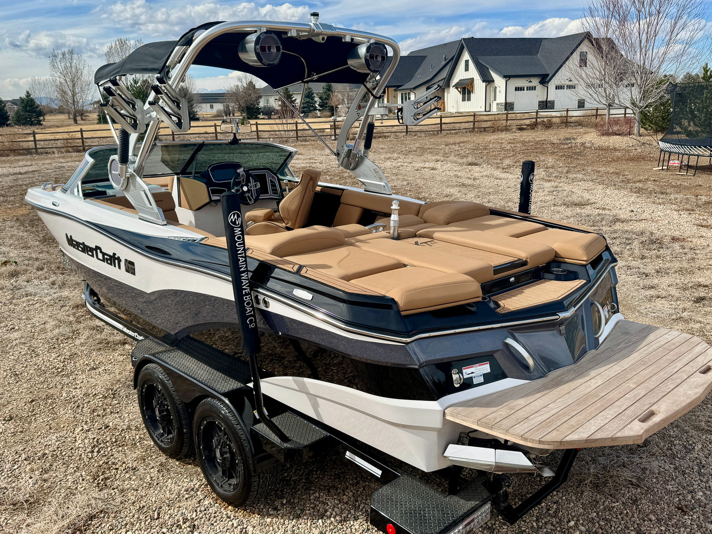 2021 MasterCraft XT23 - 60HRS- 6.0 MPI - Almost NEW