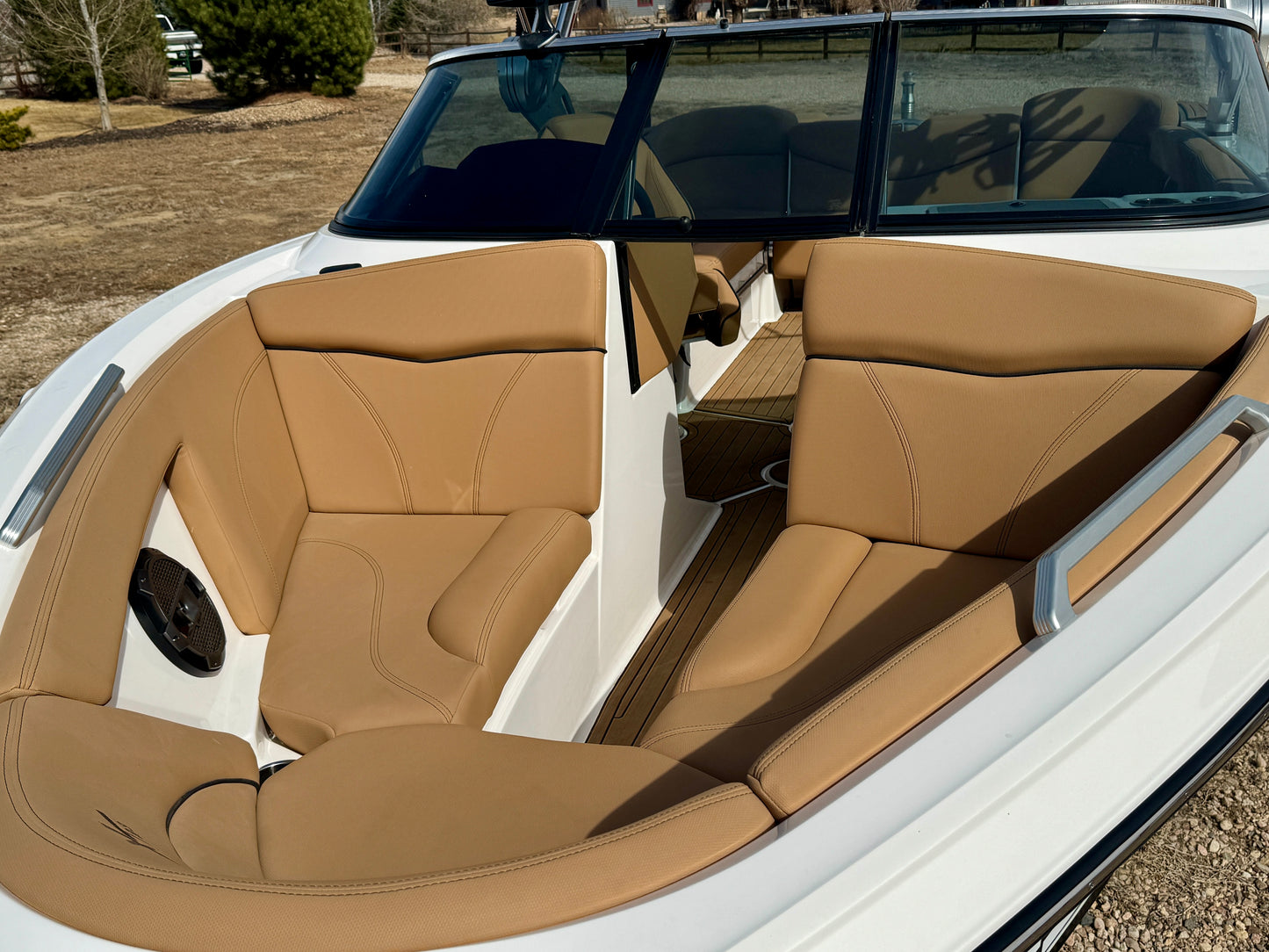 2021 MasterCraft XT23 - 60HRS- 6.0 MPI - Almost NEW