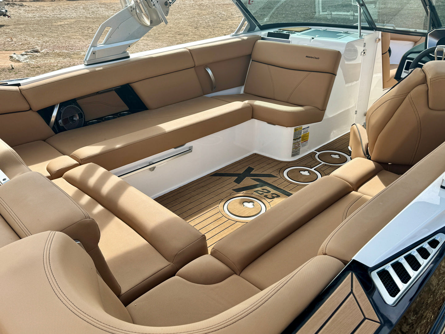 2021 MasterCraft XT23 - 60HRS- 6.0 MPI - Almost NEW