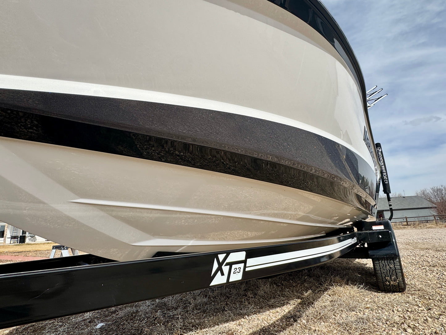 2021 MasterCraft XT23 - 60HRS- 6.0 MPI - Almost NEW
