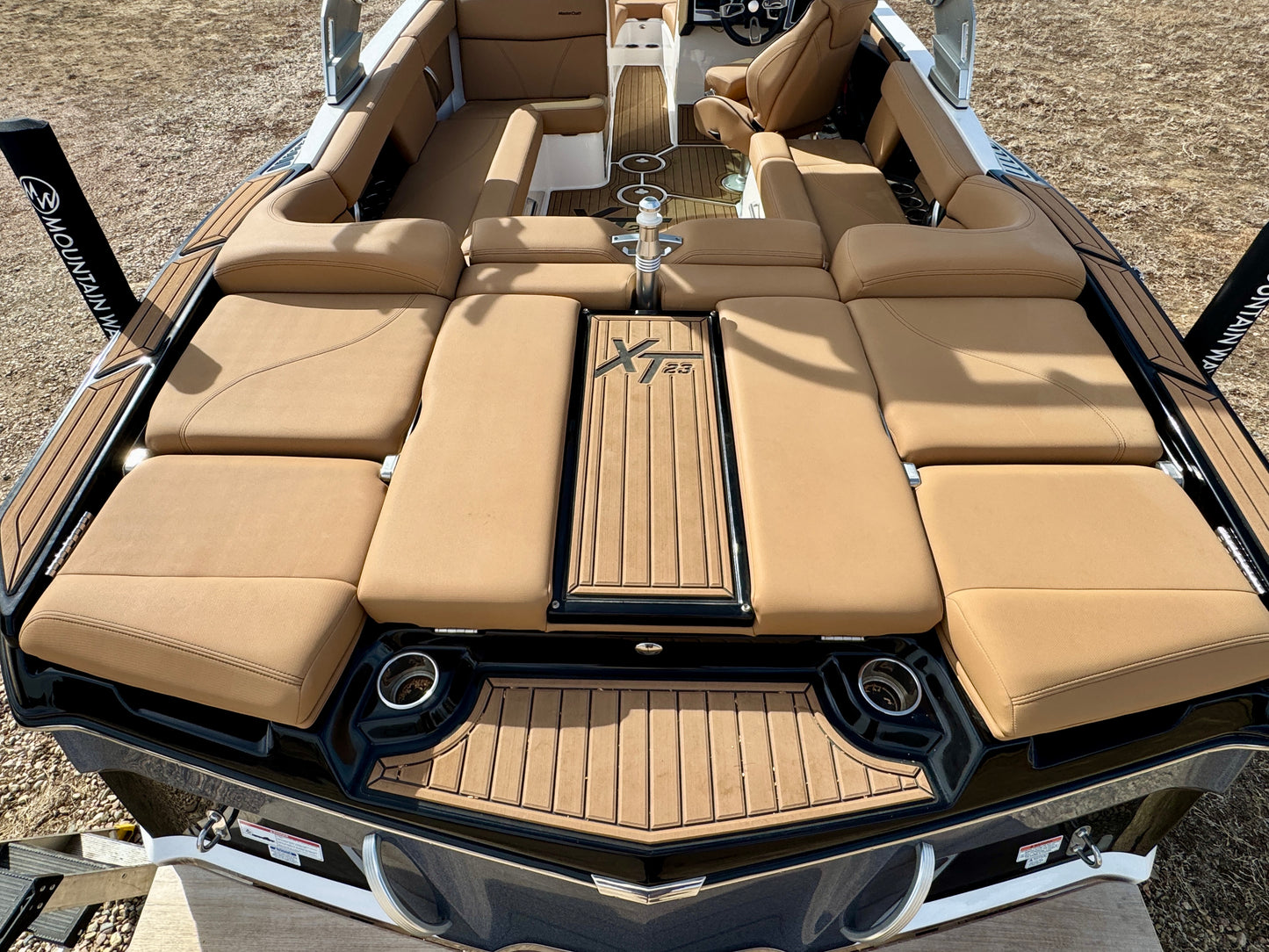 2021 MasterCraft XT23 - 60HRS- 6.0 MPI - Almost NEW