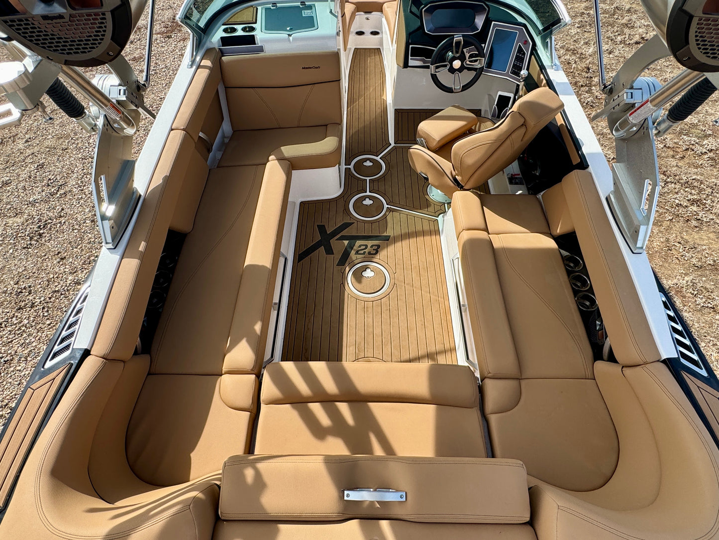 2021 MasterCraft XT23 - 60HRS- 6.0 MPI - Almost NEW