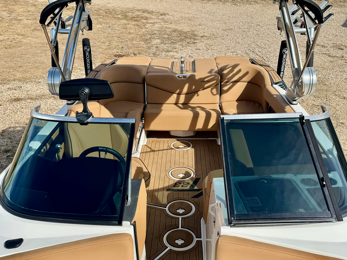 2021 MasterCraft XT23 - 60HRS- 6.0 MPI - Almost NEW