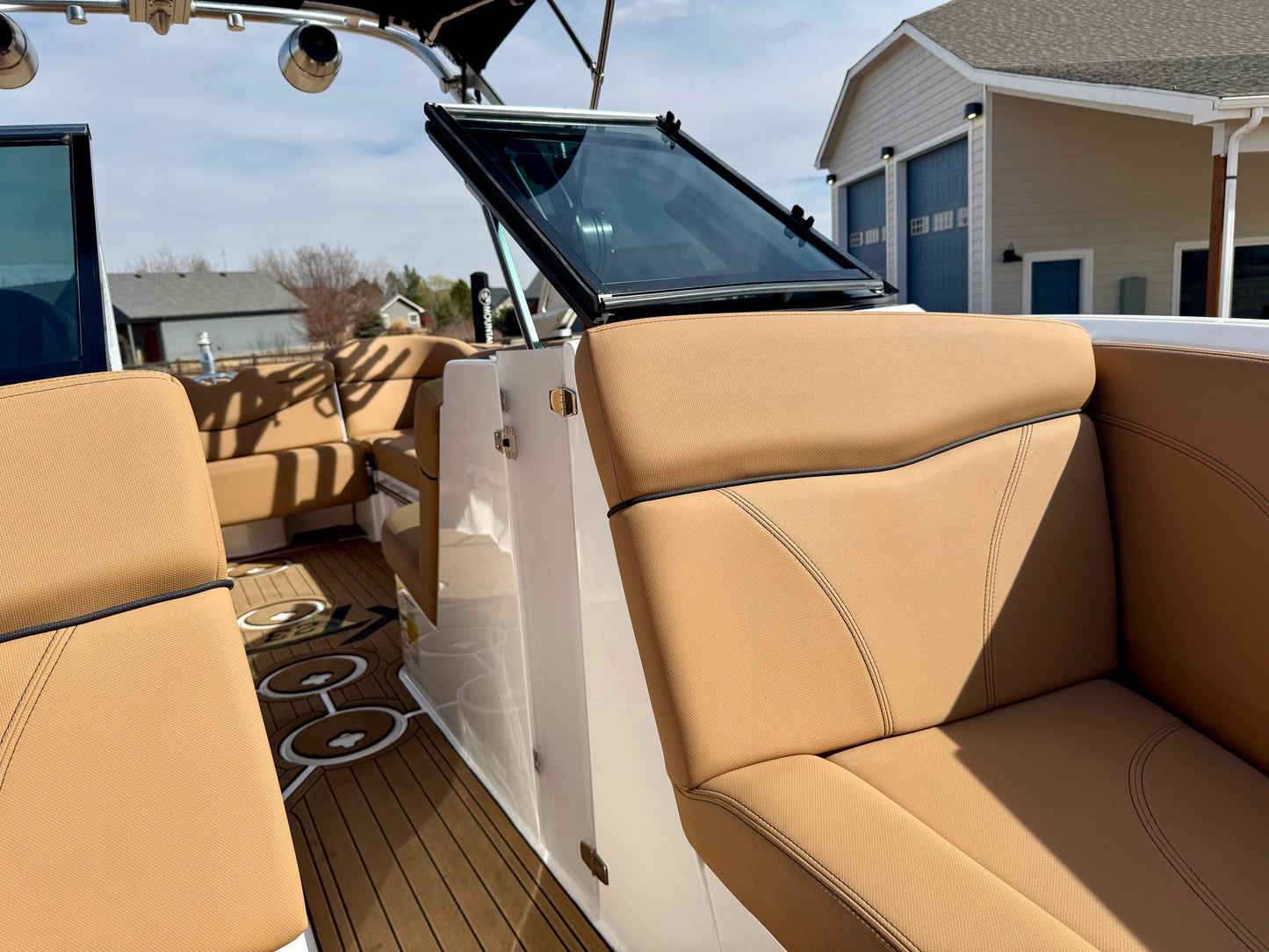 2021 MasterCraft XT23 - 60HRS- 6.0 MPI - Almost NEW