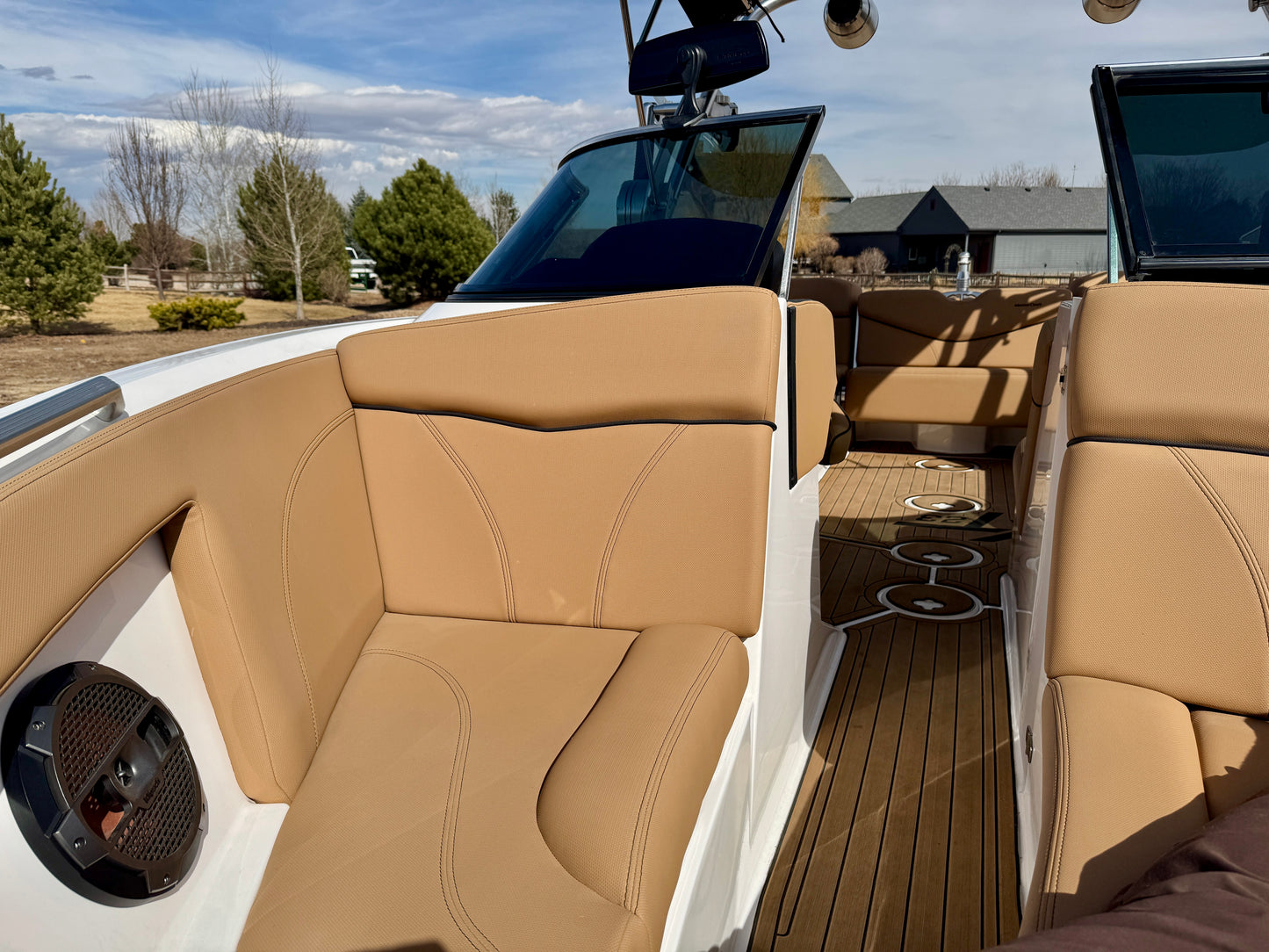 2021 MasterCraft XT23 - 60HRS- 6.0 MPI - Almost NEW