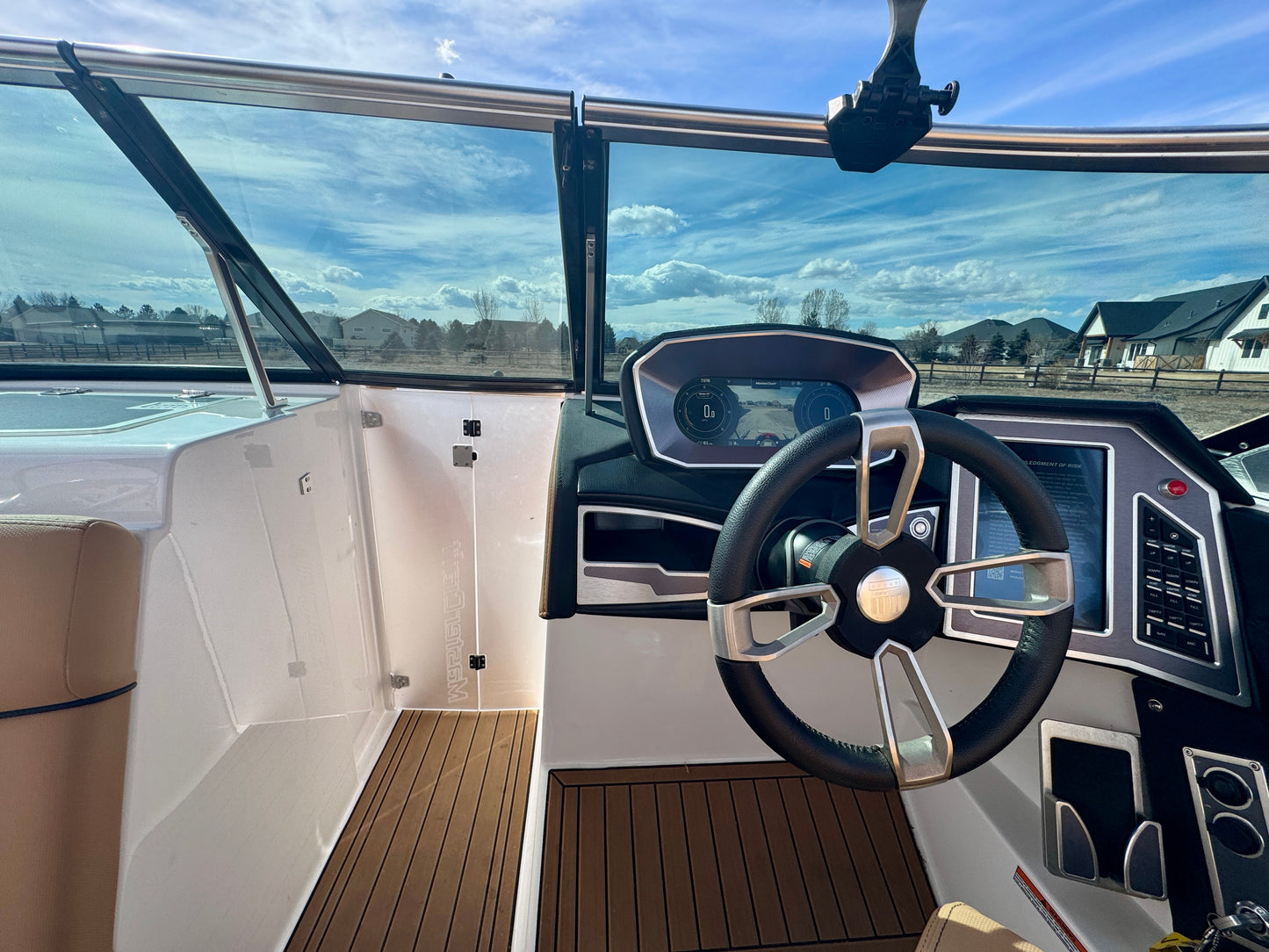 2021 MasterCraft XT23 - 60HRS- 6.0 MPI - Almost NEW