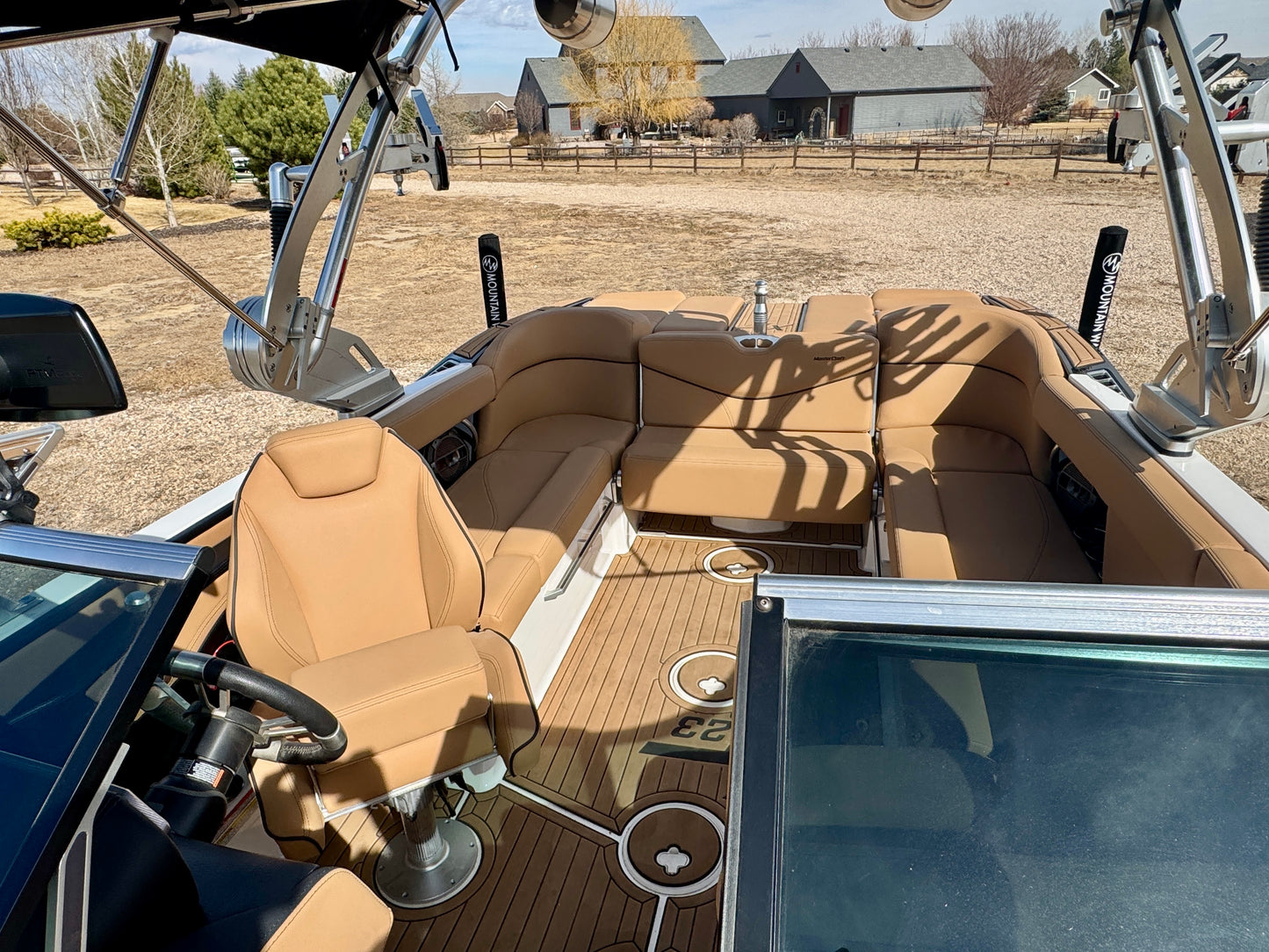 2021 MasterCraft XT23 - 60HRS- 6.0 MPI - Almost NEW