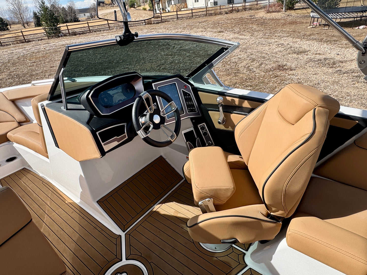 2021 MasterCraft XT23 - 60HRS- 6.0 MPI - Almost NEW