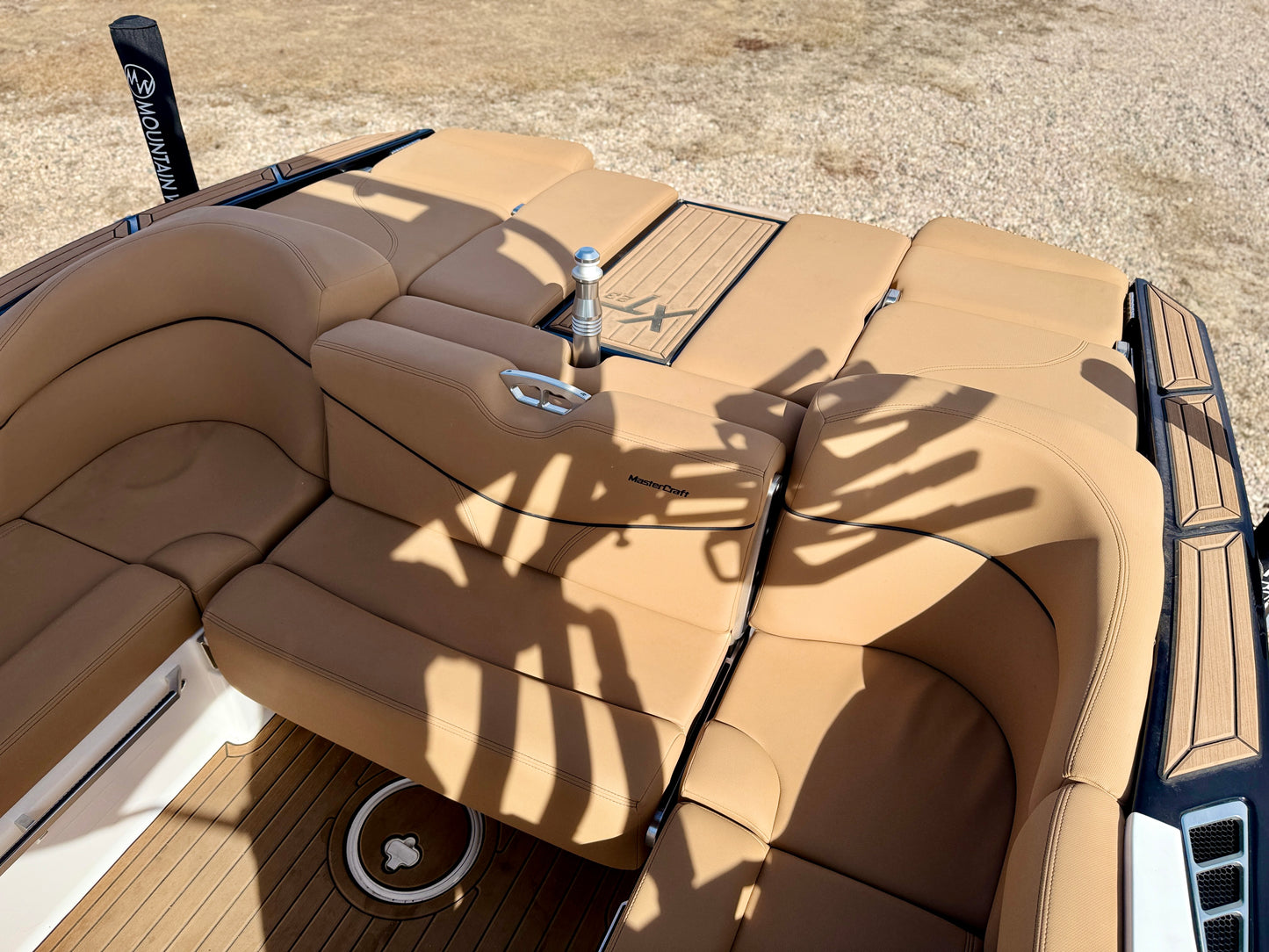 2021 MasterCraft XT23 - 60HRS- 6.0 MPI - Almost NEW