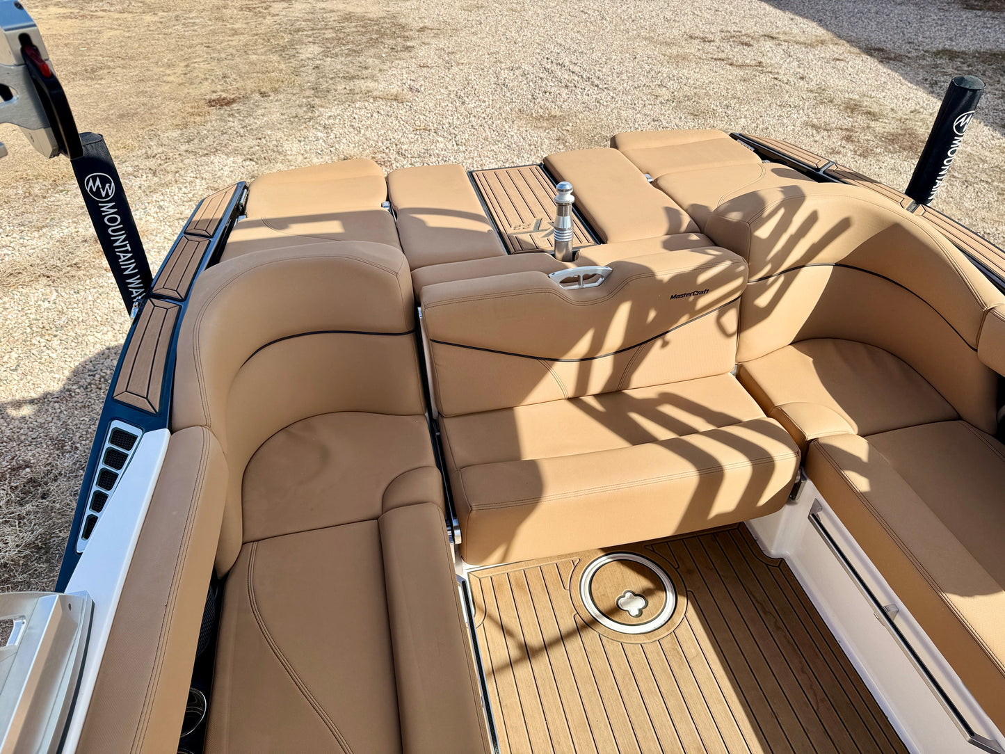 2021 MasterCraft XT23 - 60HRS- 6.0 MPI - Almost NEW