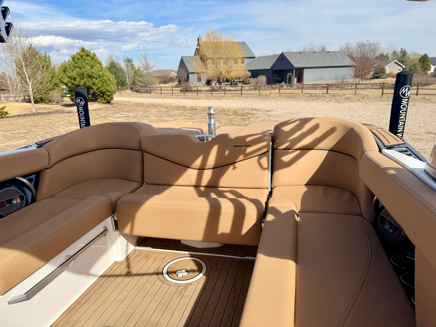 2021 MasterCraft XT23 - 60HRS- 6.0 MPI - Almost NEW