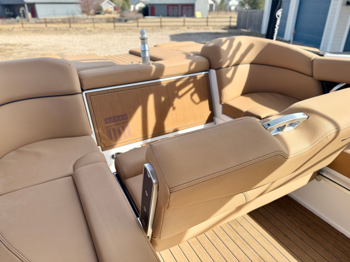 2021 MasterCraft XT23 - 60HRS- 6.0 MPI - Almost NEW