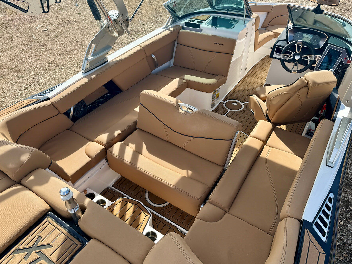 2021 MasterCraft XT23 - 60HRS- 6.0 MPI - Almost NEW