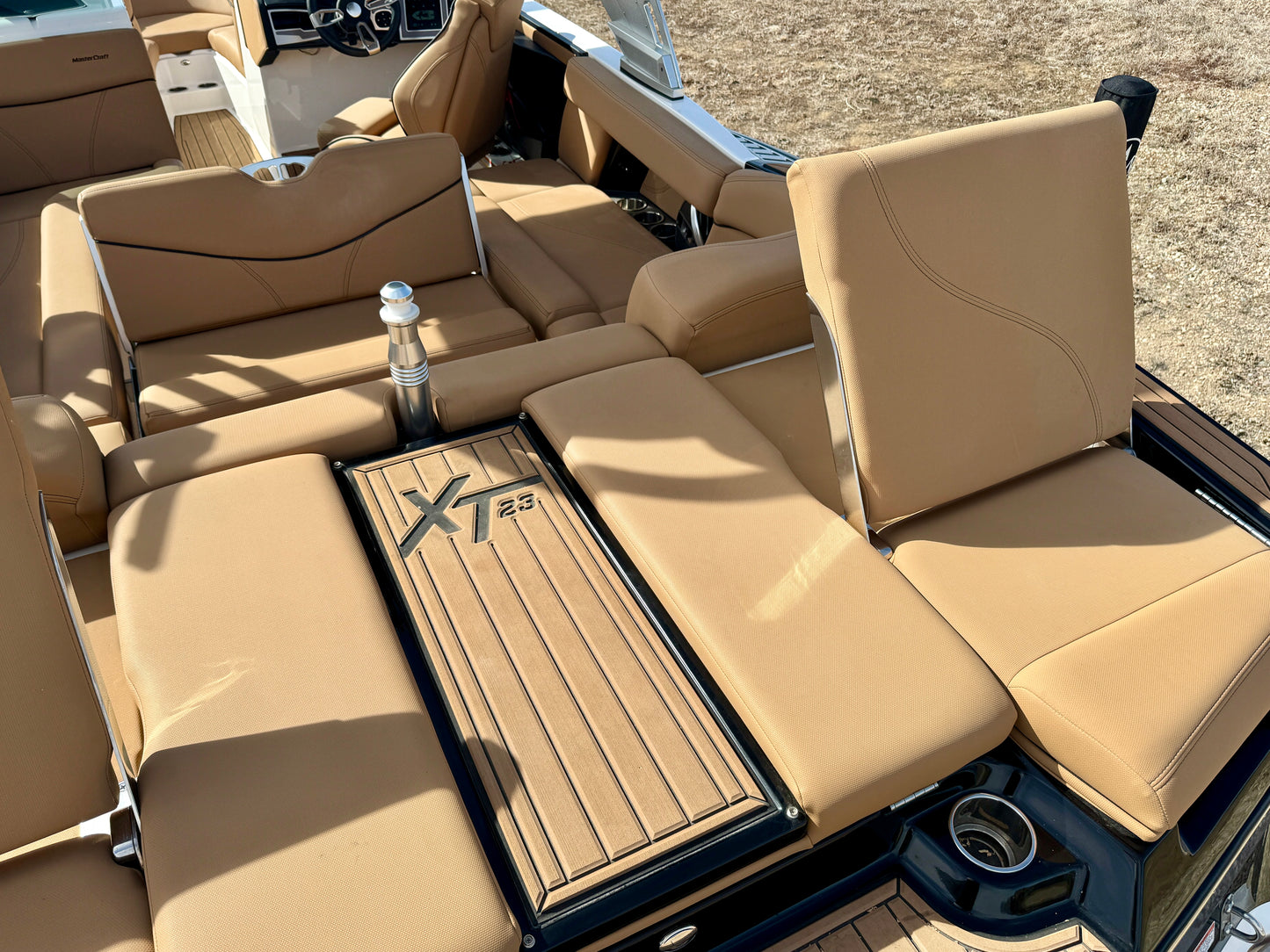2021 MasterCraft XT23 - 60HRS- 6.0 MPI - Almost NEW