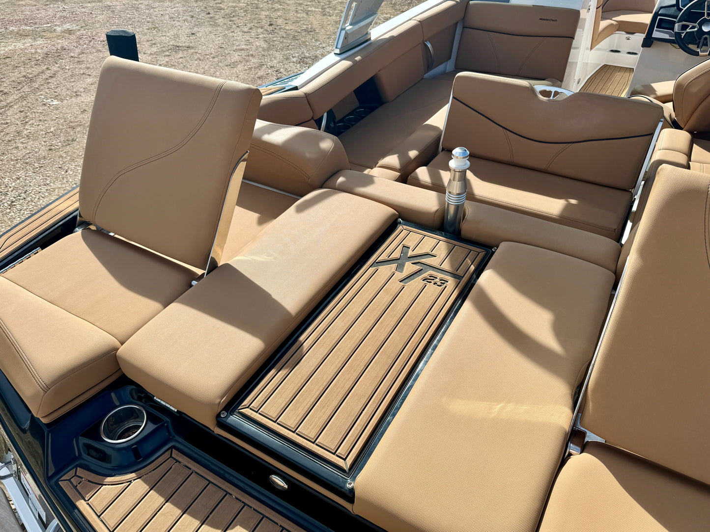 2021 MasterCraft XT23 - 60HRS- 6.0 MPI - Almost NEW