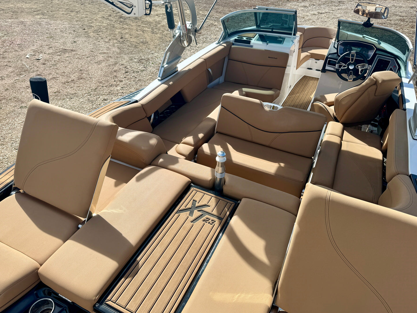 2021 MasterCraft XT23 - 60HRS- 6.0 MPI - Almost NEW