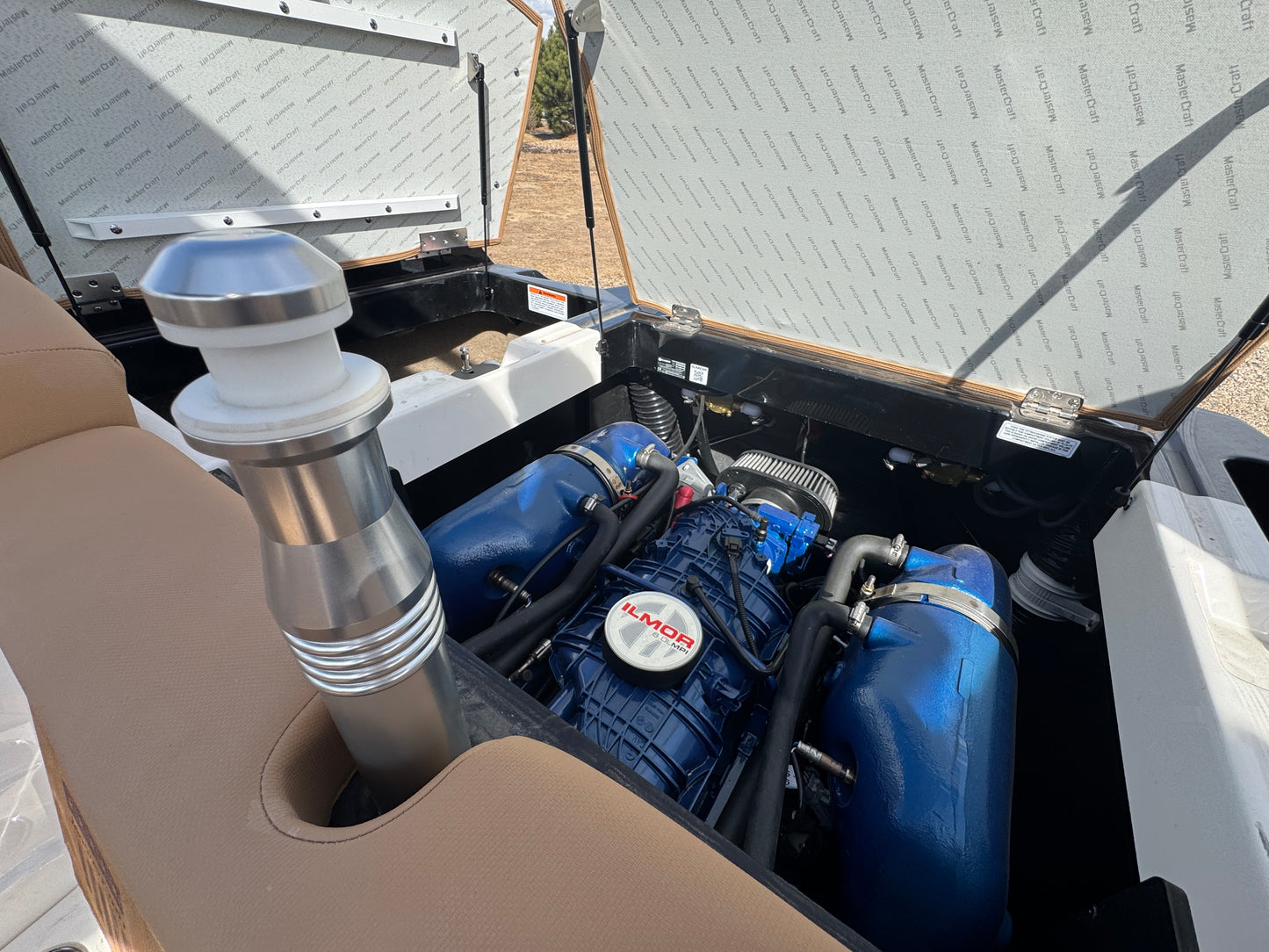 2021 MasterCraft XT23 - 60HRS- 6.0 MPI - Almost NEW