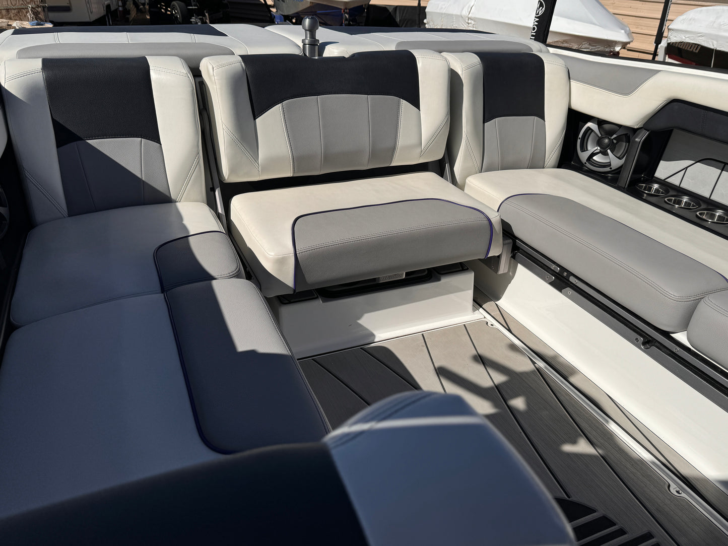 2021 Malibu 25 LSV - LOW HOURS - LT4 - Mint