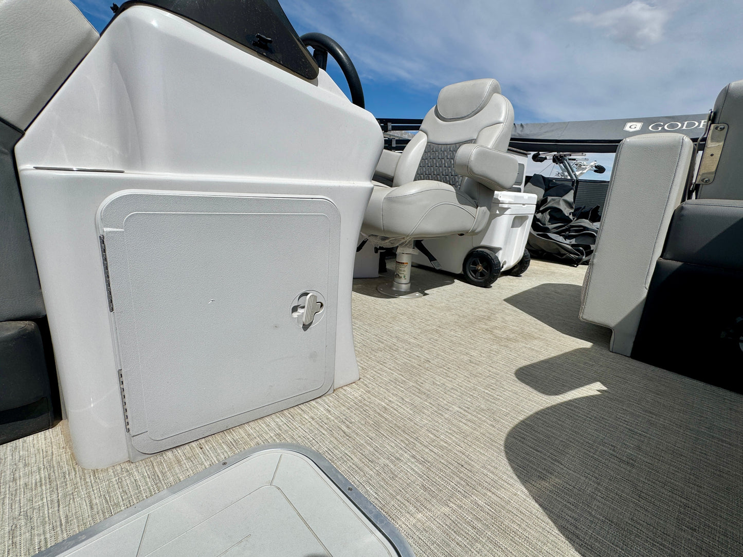 2021 Godfrey Sweetwater TriToon 2486 DT - 300HP - 60hrs