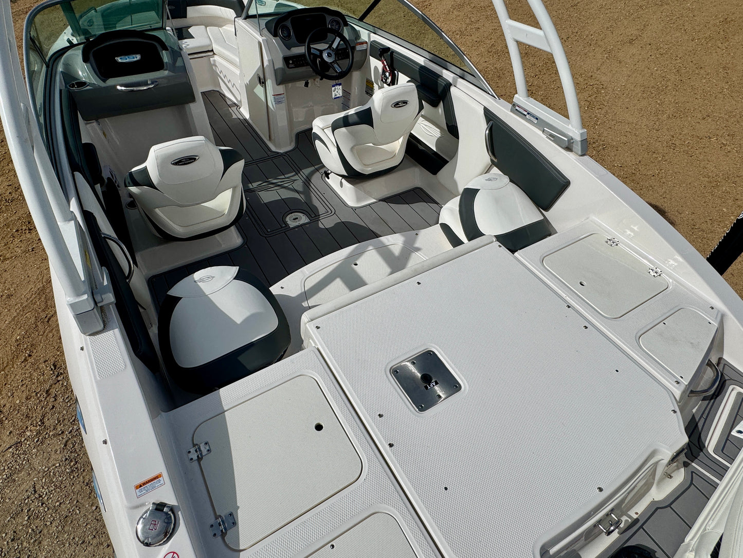 2023 Chaparral 21' Ski & Fish - LIKE NEW