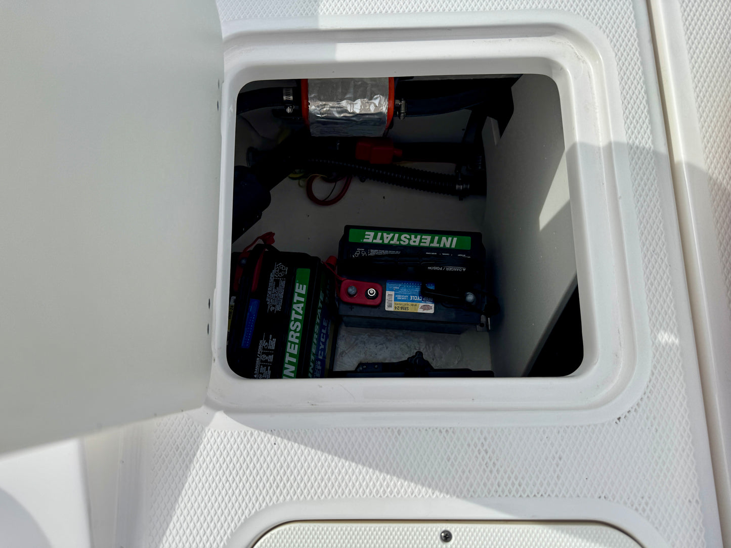 2023 Chaparral 21' Ski & Fish - LIKE NEW