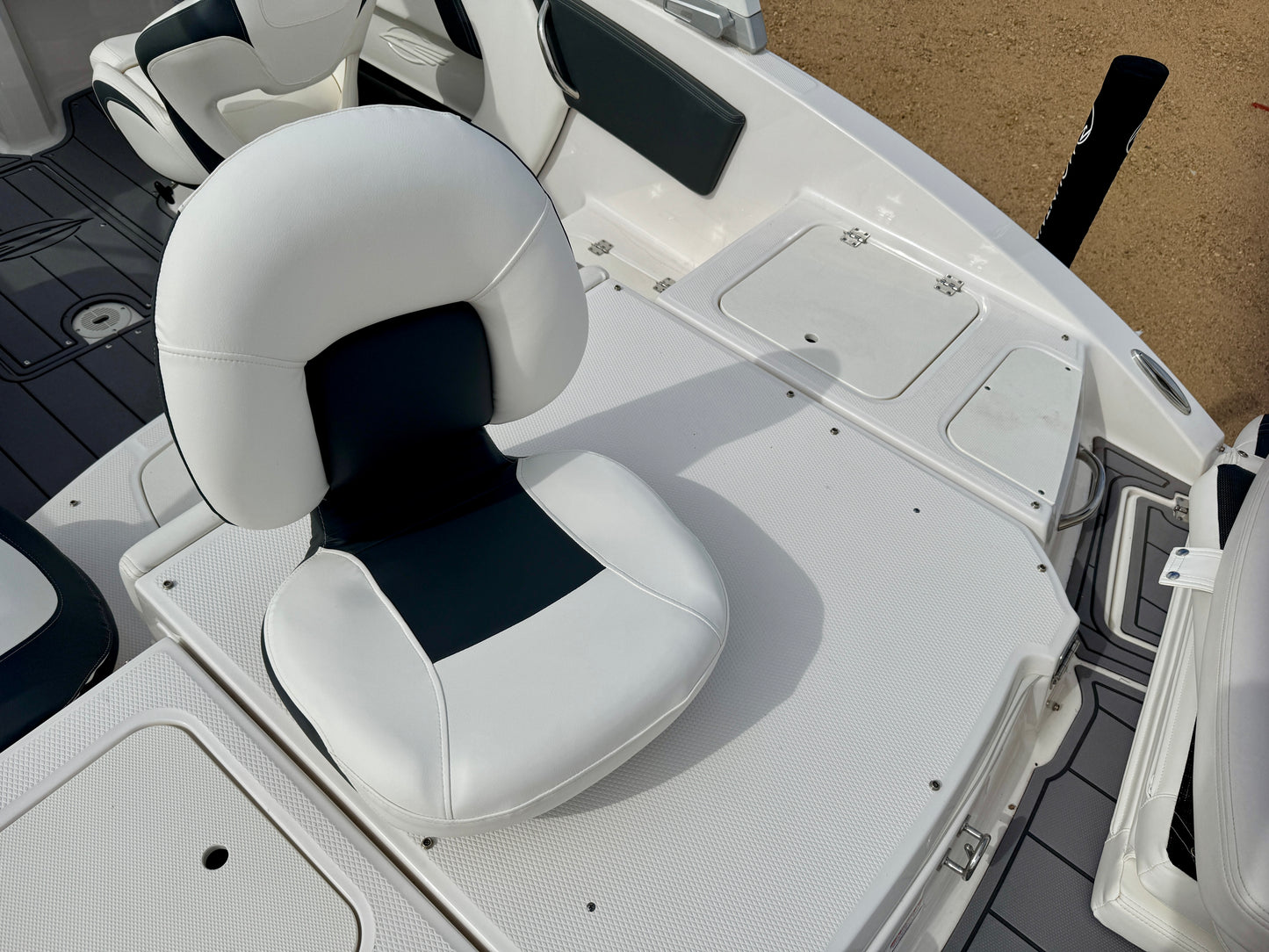 2023 Chaparral 21' Ski & Fish - LIKE NEW
