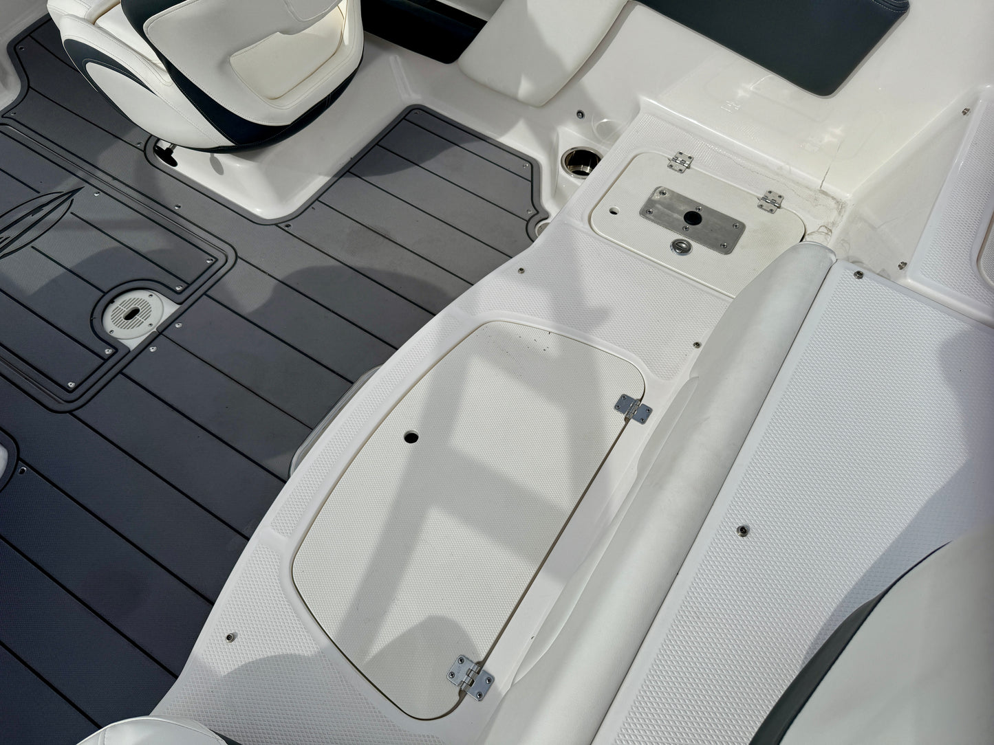 2023 Chaparral 21' Ski & Fish - LIKE NEW