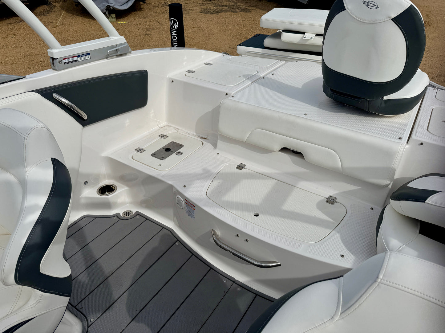 2023 Chaparral 21' Ski & Fish - LIKE NEW