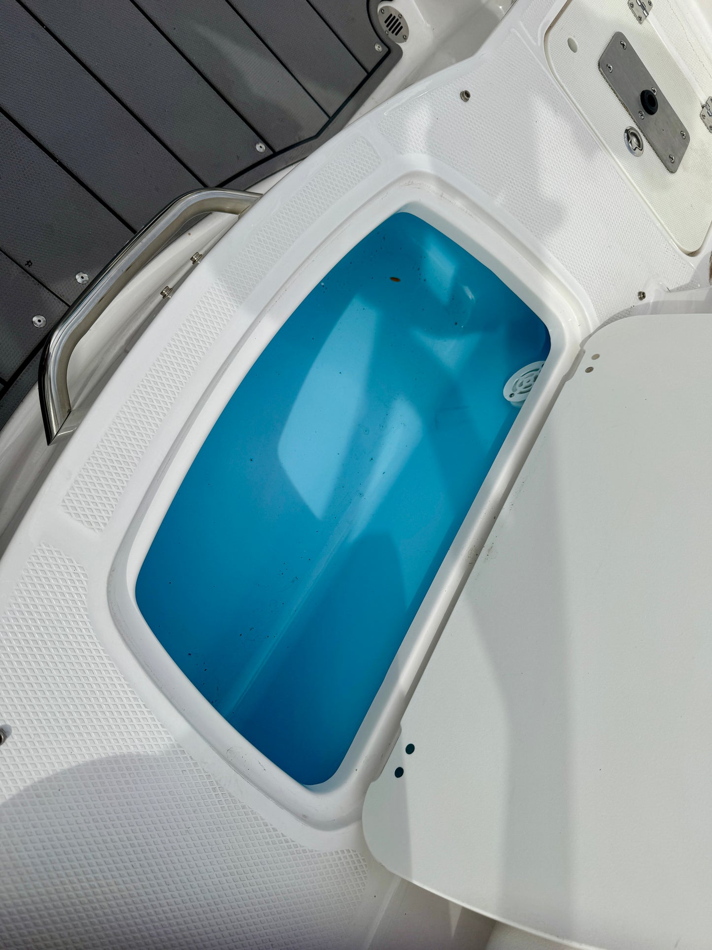 2023 Chaparral 21' Ski & Fish - LIKE NEW