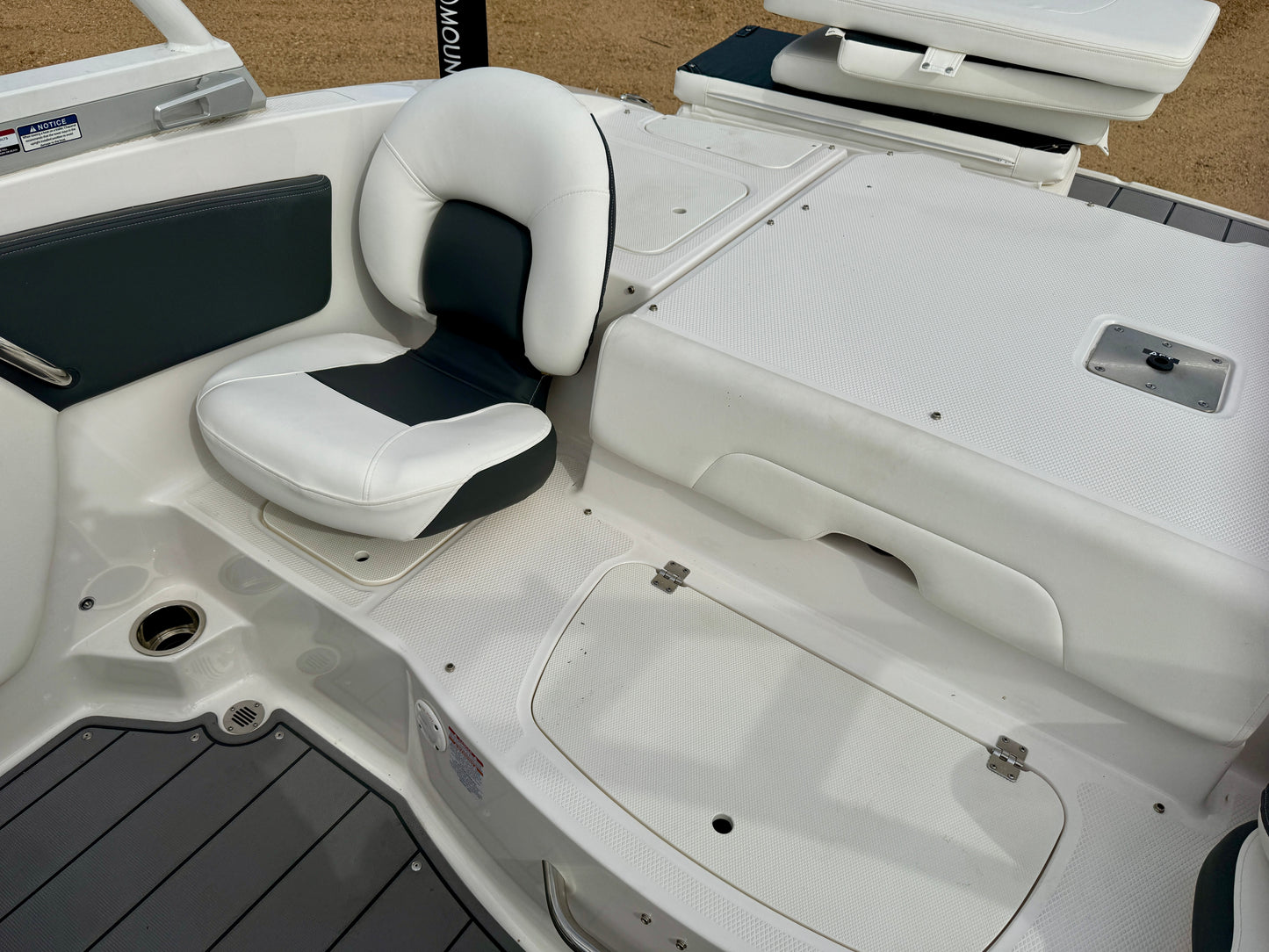 2023 Chaparral 21' Ski & Fish - LIKE NEW