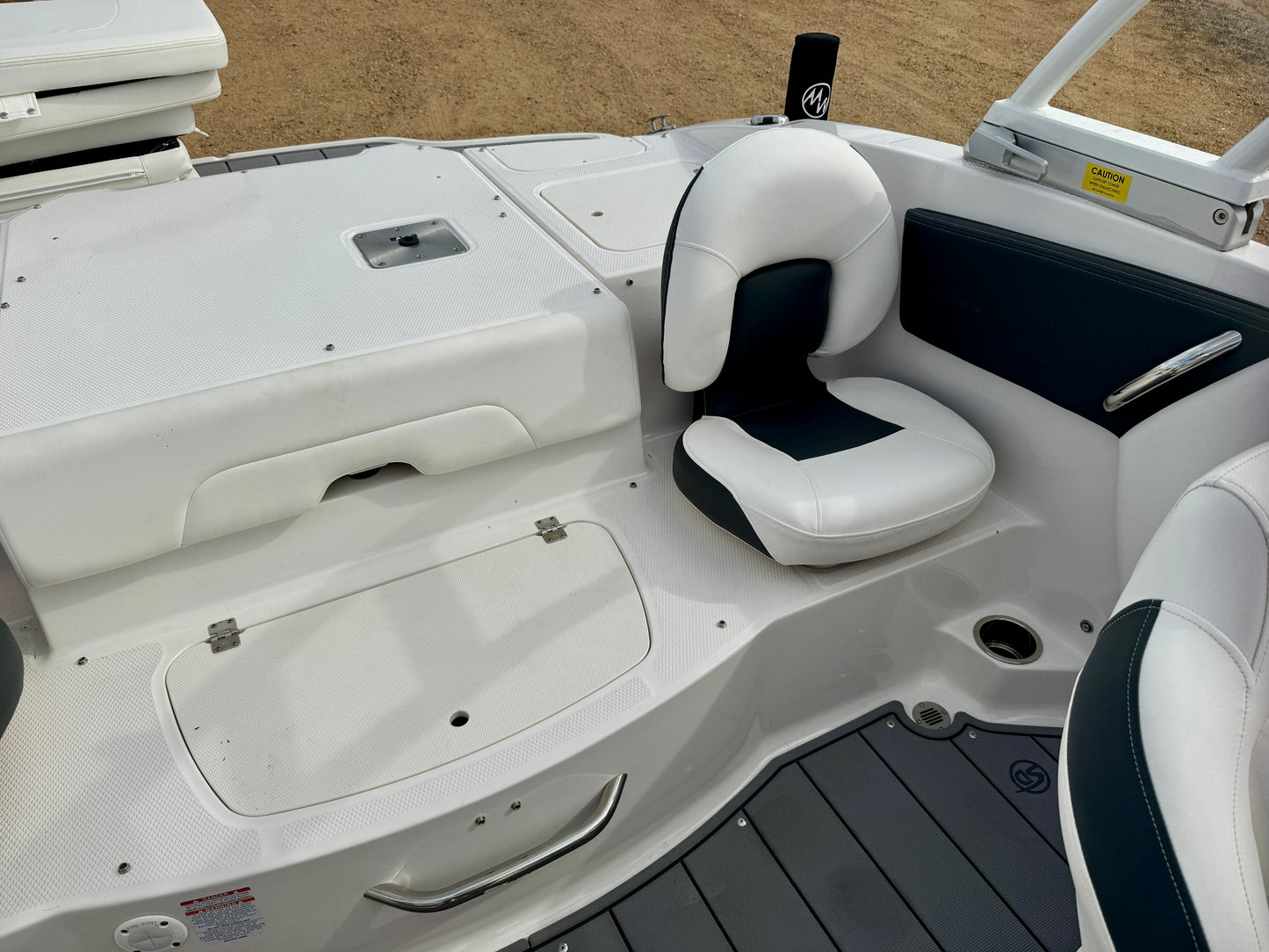 2023 Chaparral 21' Ski & Fish - LIKE NEW