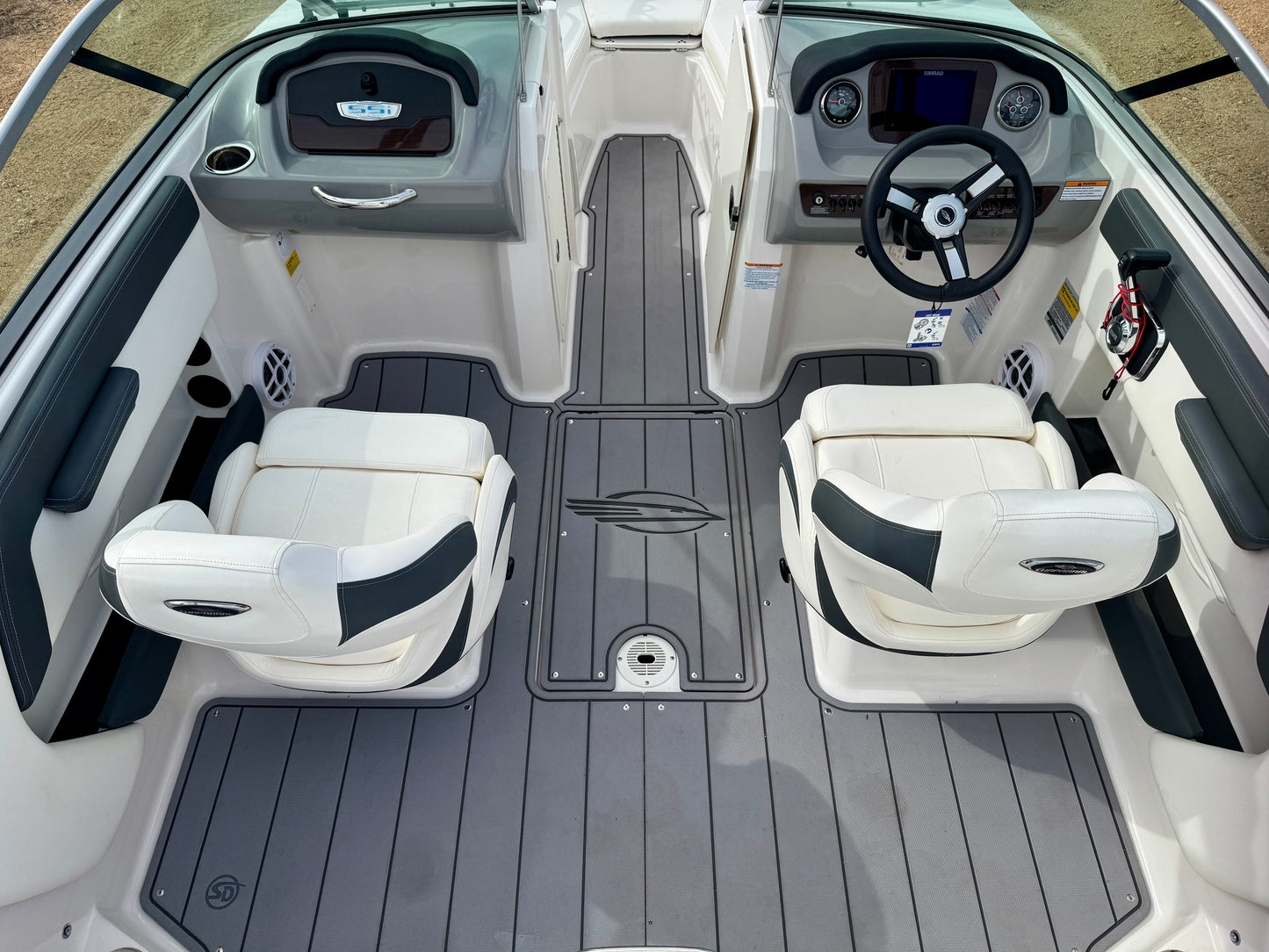 2023 Chaparral 21' Ski & Fish - LIKE NEW