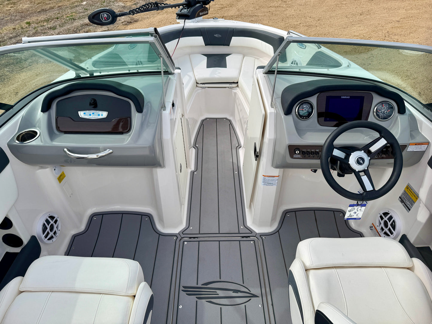 2023 Chaparral 21' Ski & Fish - LIKE NEW