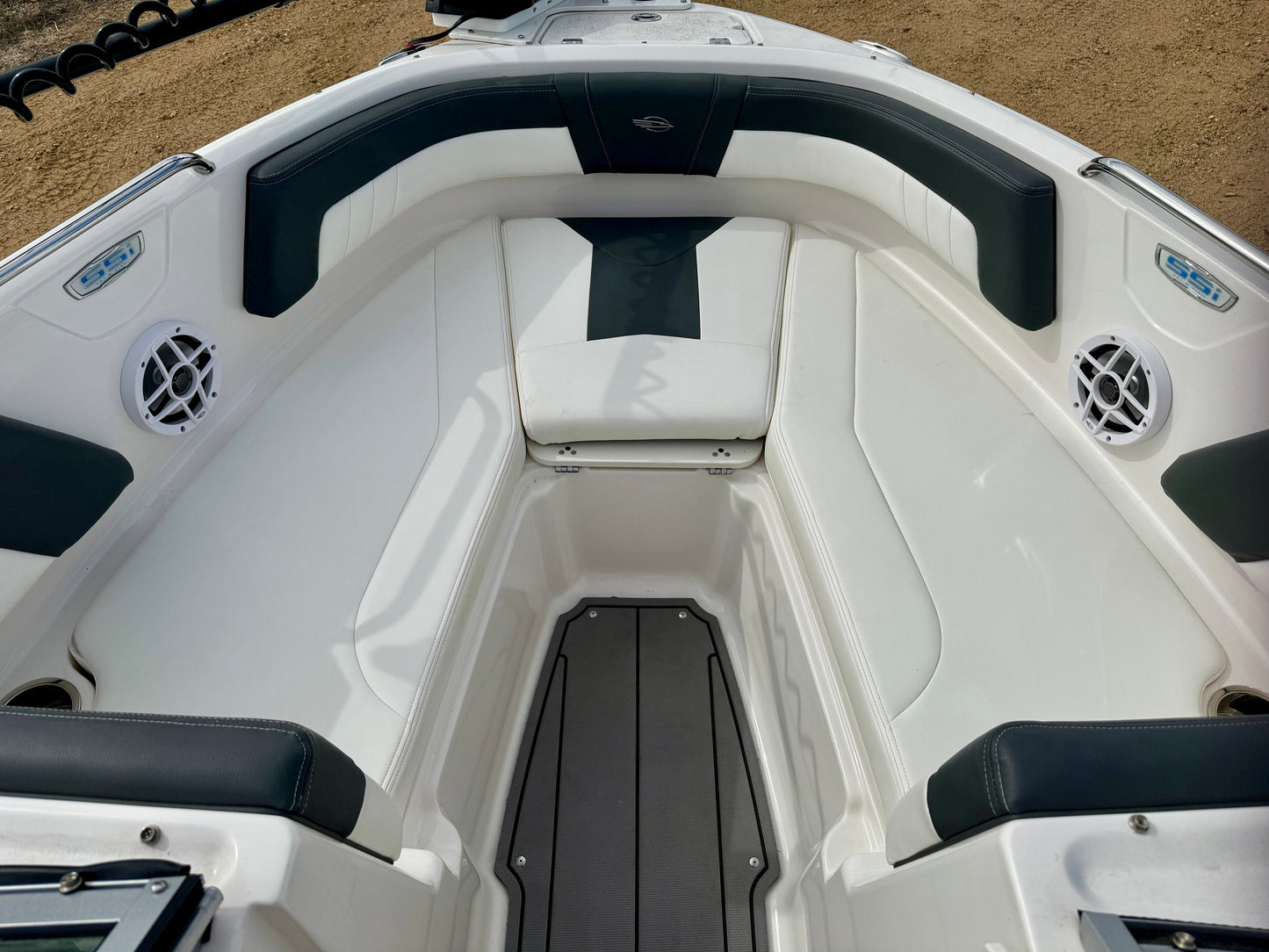 2023 Chaparral 21' Ski & Fish - LIKE NEW
