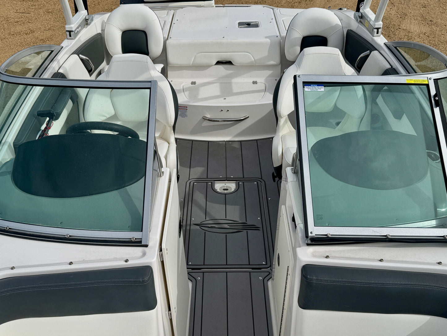 2023 Chaparral 21' Ski & Fish - LIKE NEW